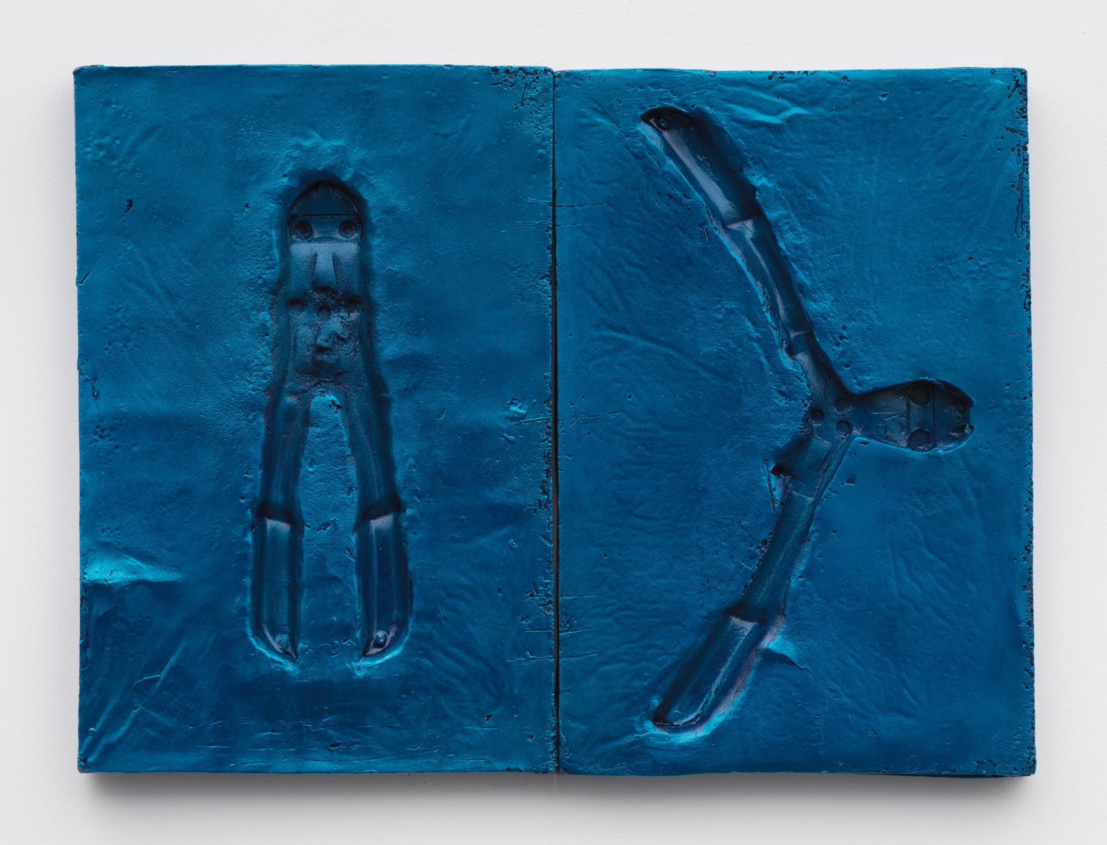 Exhibition View Zak Kitnick "CRAFTSMAN BY SEARS AT KMART – Bolt Cutters Diptych, 2018" at Ribordy Contemporary / Photo: Annik Wetter / Courtesy: the artist and the gallery