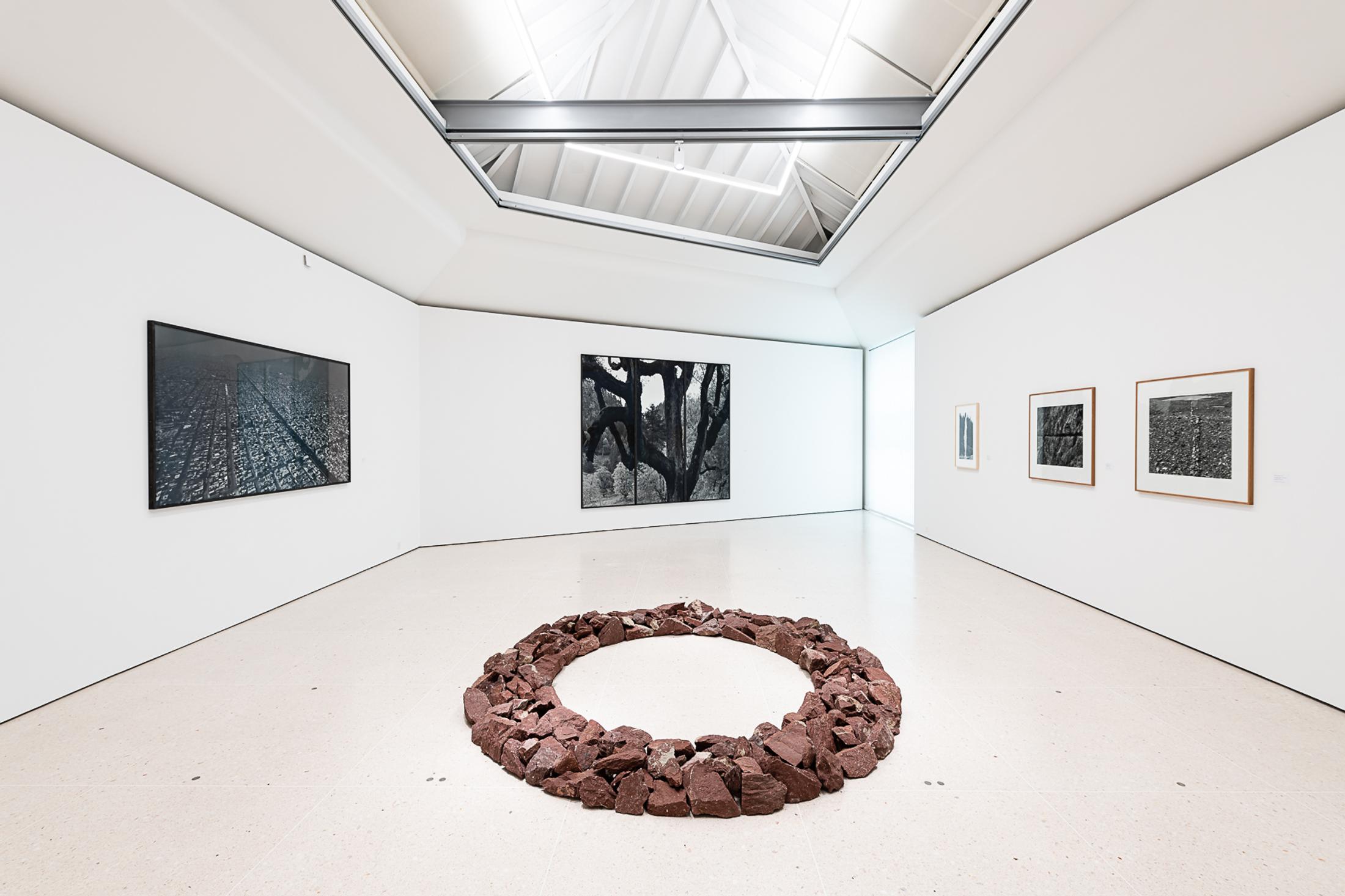 Exhibition View Group Show «Time and Space – Homage to Peter and Christine Kamm» at Kunsthaus Zug, 2021 / Photo: Jorit Aust Photography / Courtesy: the artists and Kunsthaus Zug