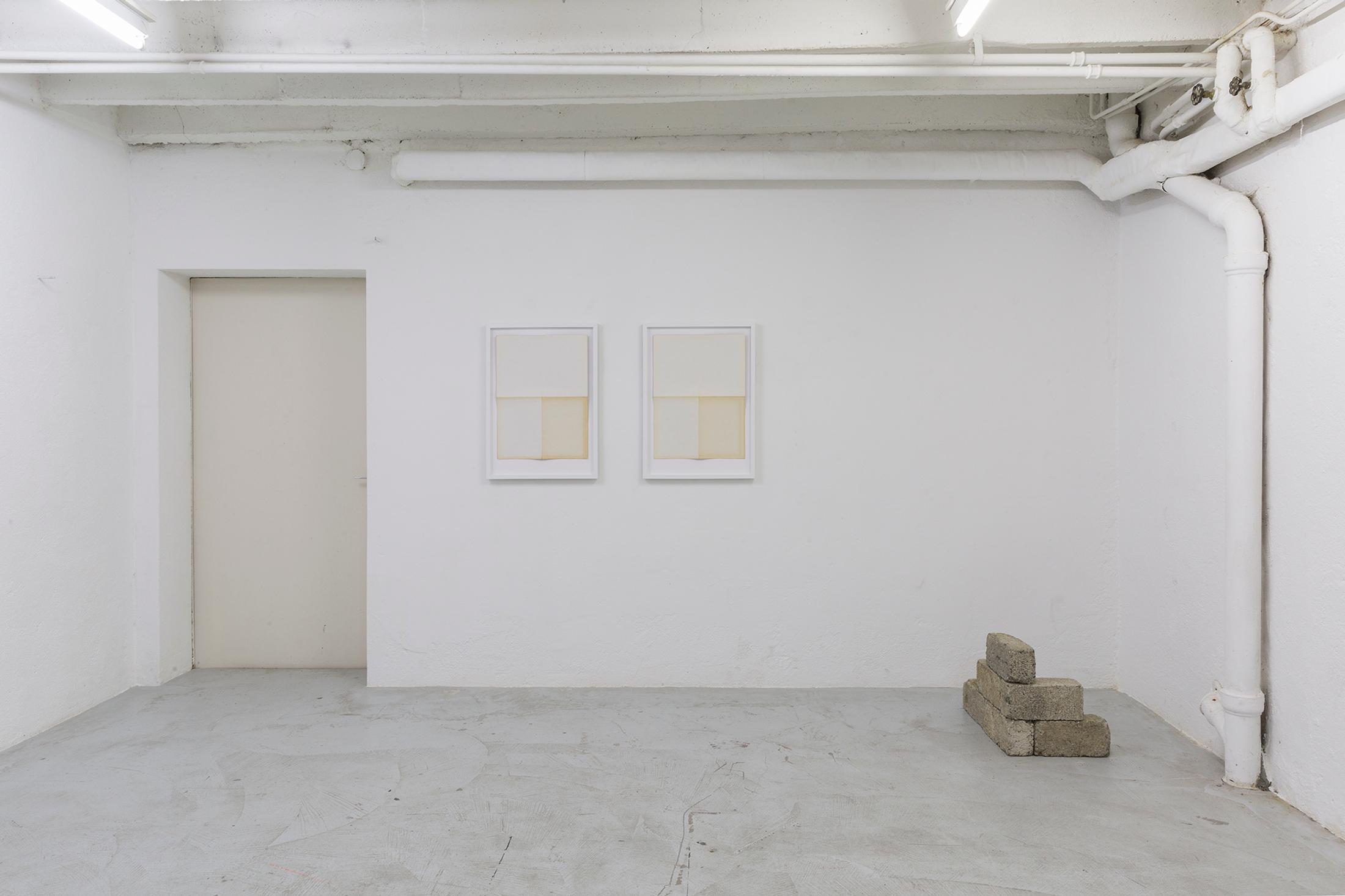 Exhibition View Group Show «Shifting Destinations» at 13 Vitrine hosted by L'Espace du Fond, Lausanne, 2023 / Photo: 13 Vitrine / Courtesy: the artists and 13 Vitrine