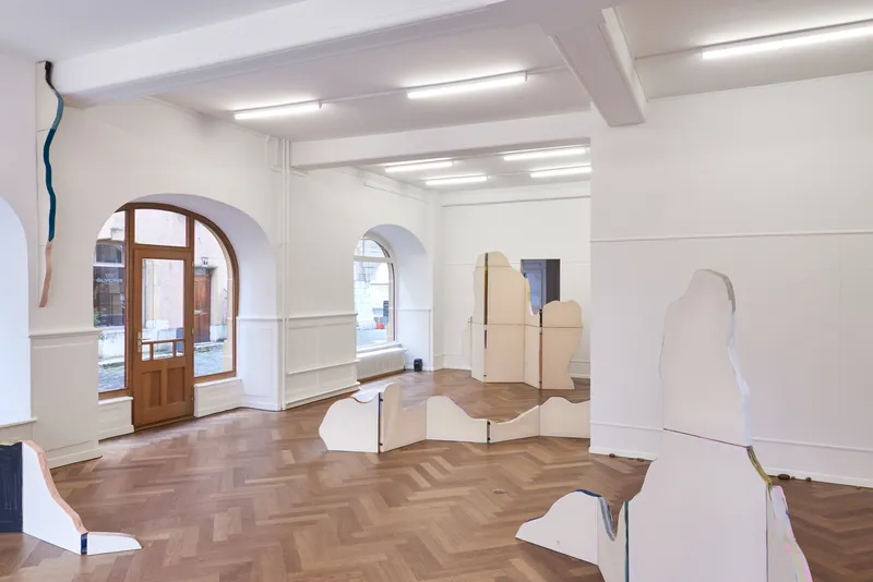 Exhibition View Group Show «A Drop Meant to Become a Stalactite, But Fell on the Seeker's Tor» at Krone Couronne, Biel, 2023 / Photo: Thalles Piaget / Courtesy: the artists and Krone Couronne