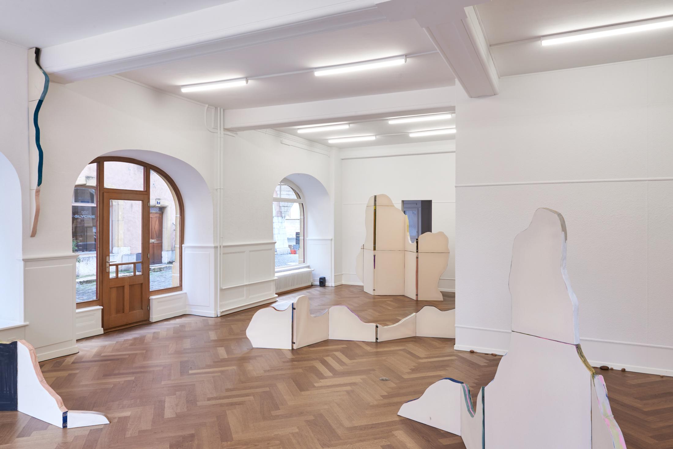 Exhibition View Group Show «A Drop Meant to Become a Stalactite, But Fell on the Seeker's Tor» at Krone Couronne, Biel, 2023 / Photo: Thalles Piaget / Courtesy: the artists and Krone Couronne