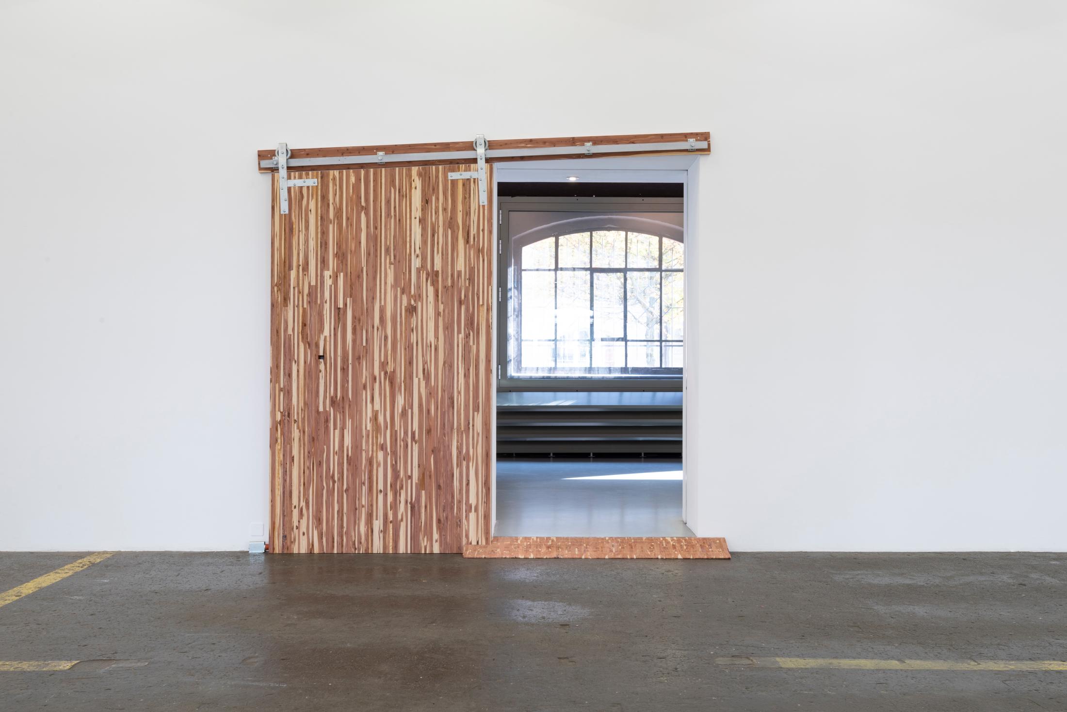 Exhibition View Aaron Flint Jamison Soloshow «Opportunity Zones; view on Opportunity Zone, 2019» at Kunst Halle Sankt Gallen, St. Gallen, 2019 / Photo: Sebastian Schaub / Courtesy: the artist and Kunst Halle Sankt Gallen