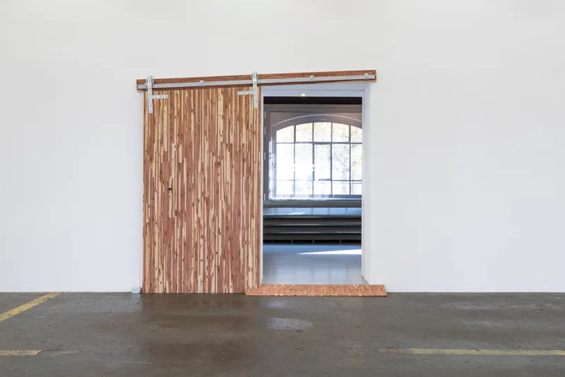 Exhibition View Aaron Flint Jamison Soloshow «Opportunity Zones; view on Opportunity Zone, 2019» at Kunst Halle Sankt Gallen, St. Gallen, 2019 / Photo: Sebastian Schaub / Courtesy: the artist and Kunst Halle Sankt Gallen