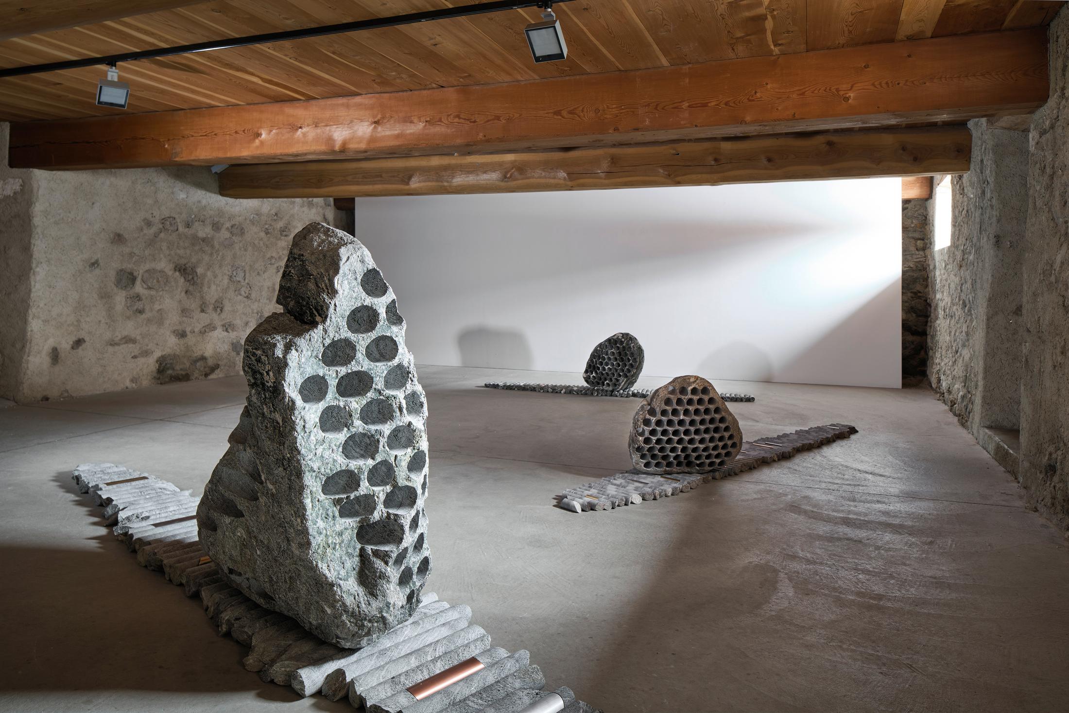 Exhibition View Groupshow «Absolutely Tschudi» at Galerie Tschudi, Zuoz, 2019 / Photo: Ralph Feiner, Malans / Courtesy: the artists and Galerie Tschudi, Zuoz