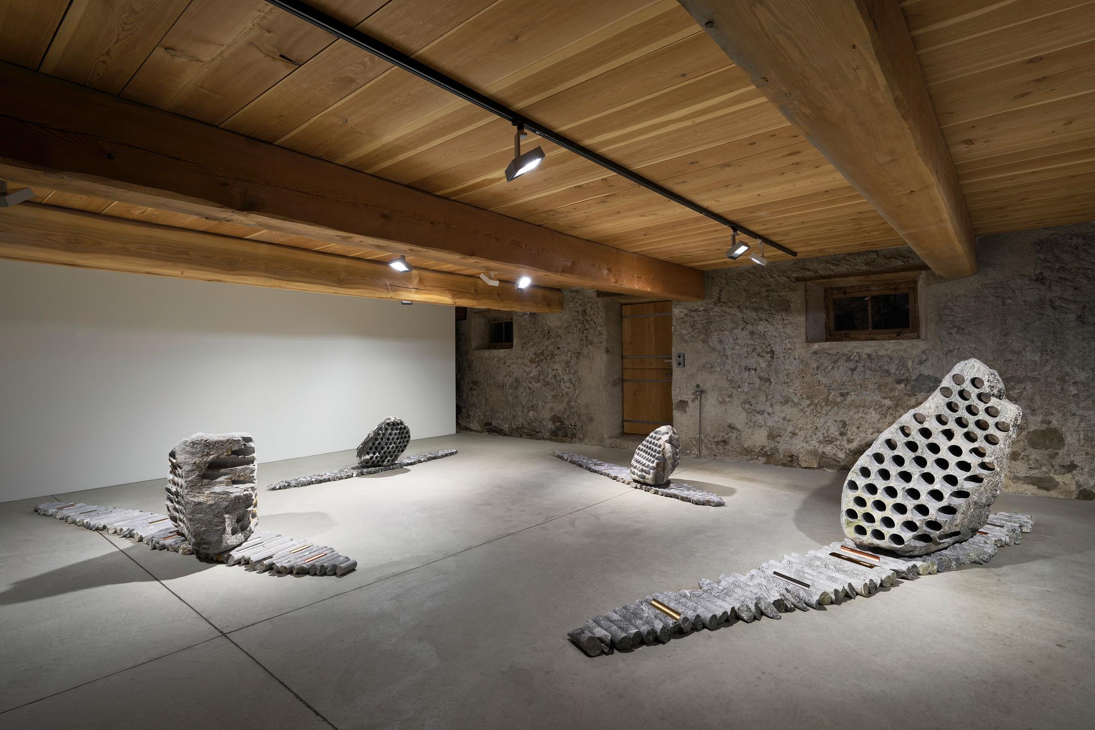 Exhibition View Groupshow «Absolutely Tschudi» at Galerie Tschudi, Zuoz, 2019 / Photo: Ralph Feiner, Malans / Courtesy: the artists and Galerie Tschudi, Zuoz