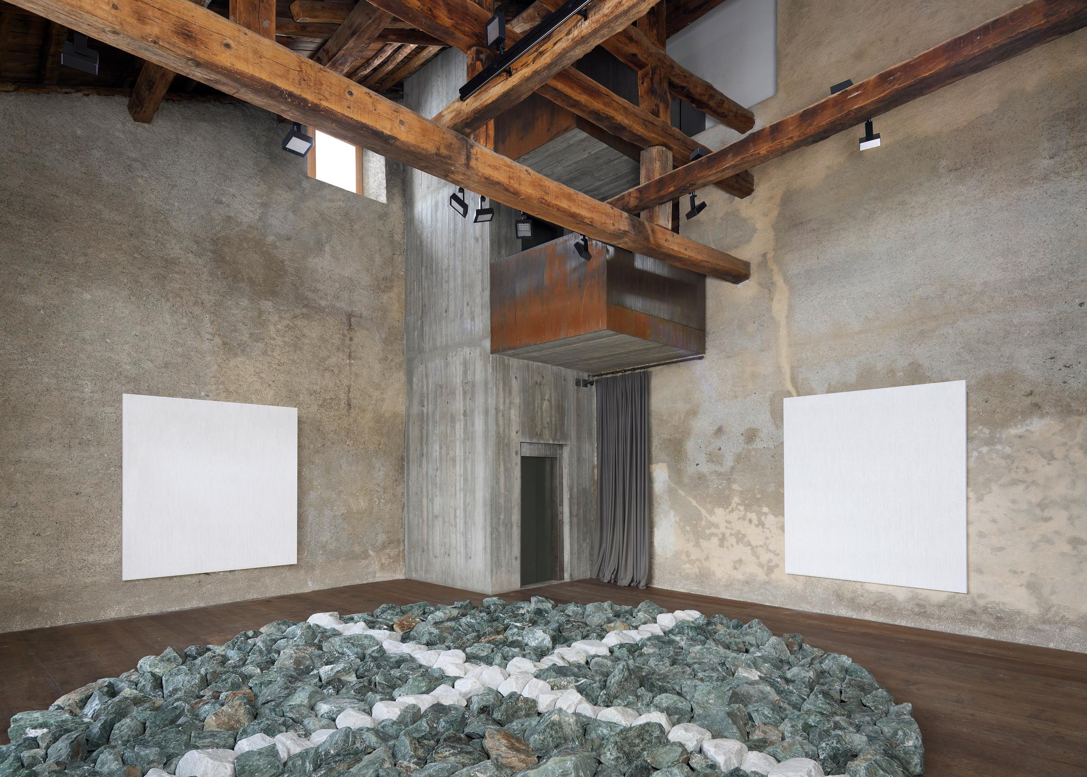 Exhibition View Groupshow «Absolutely Tschudi» at Galerie Tschudi, Zuoz, 2019 / Photo: Ralph Feiner, Malans / Courtesy: the artists and Galerie Tschudi, Zuoz