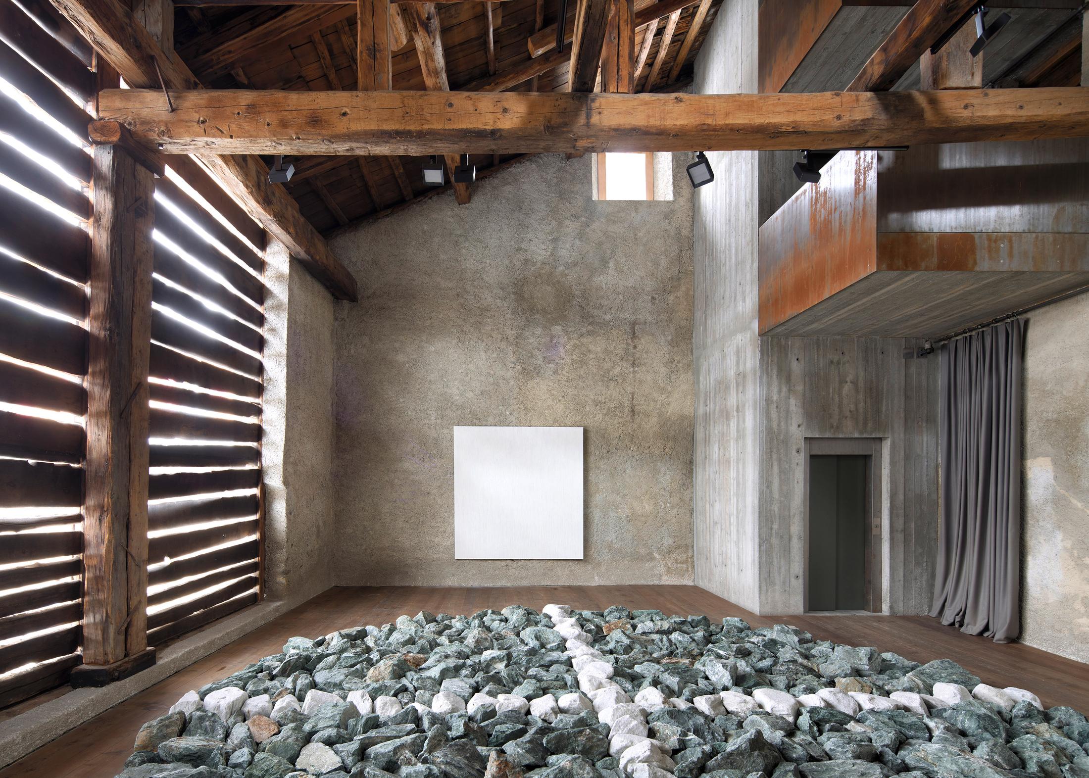 Exhibition View Groupshow «Absolutely Tschudi» at Galerie Tschudi, Zuoz, 2019 / Photo: Ralph Feiner, Malans / Courtesy: the artists and Galerie Tschudi, Zuoz