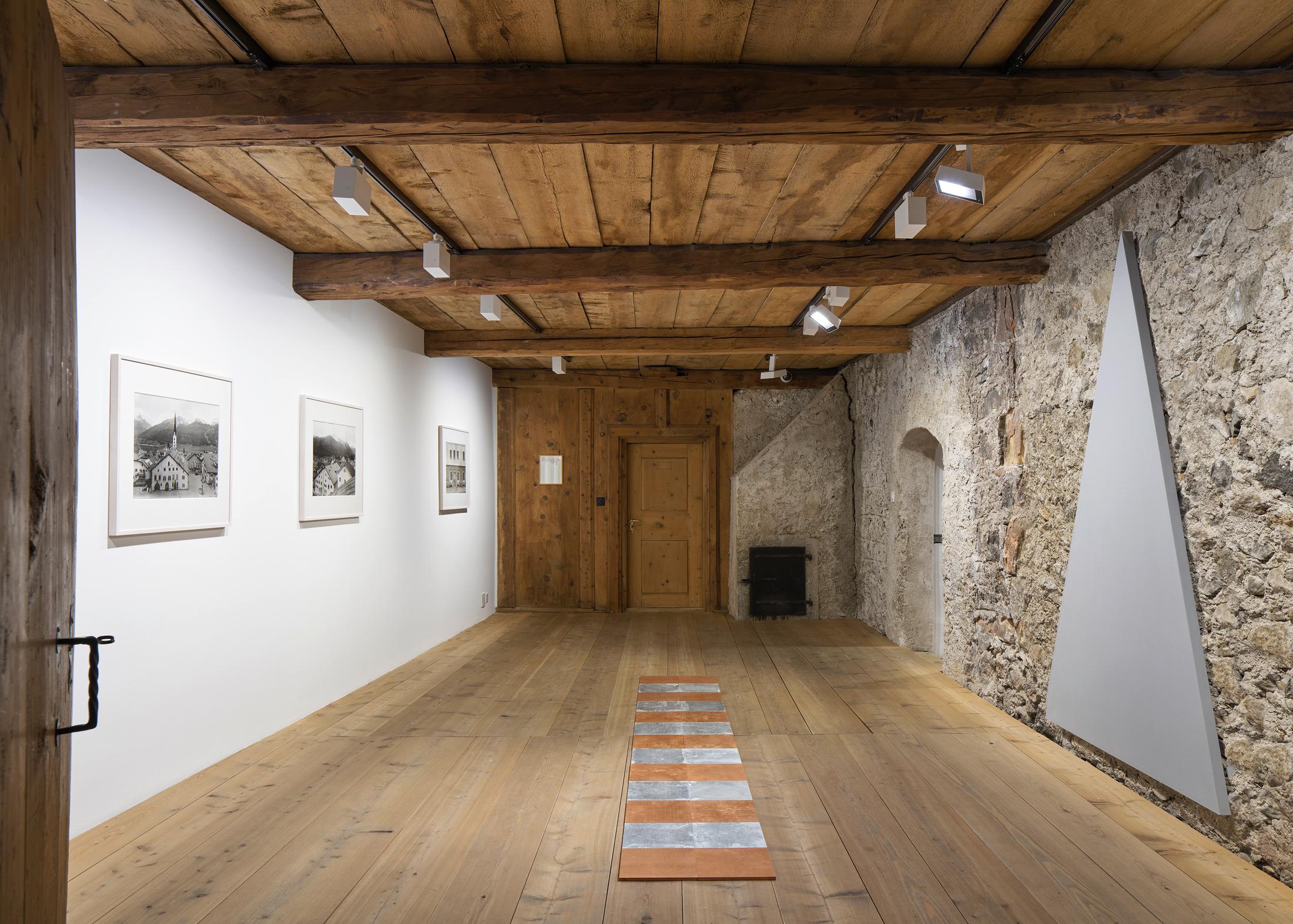 Exhibition View Groupshow «Absolutely Tschudi» at Galerie Tschudi, Zuoz, 2019 / Photo: Ralph Feiner, Malans / Courtesy: the artists and Galerie Tschudi, Zuoz