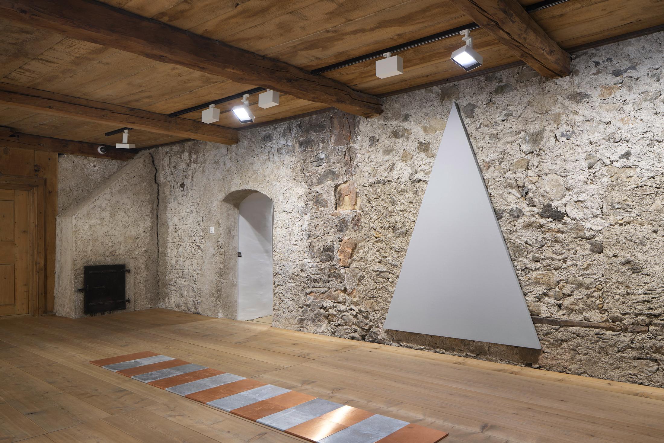 Exhibition View Groupshow «Absolutely Tschudi» at Galerie Tschudi, Zuoz, 2019 / Photo: Ralph Feiner, Malans / Courtesy: the artists and Galerie Tschudi, Zuoz