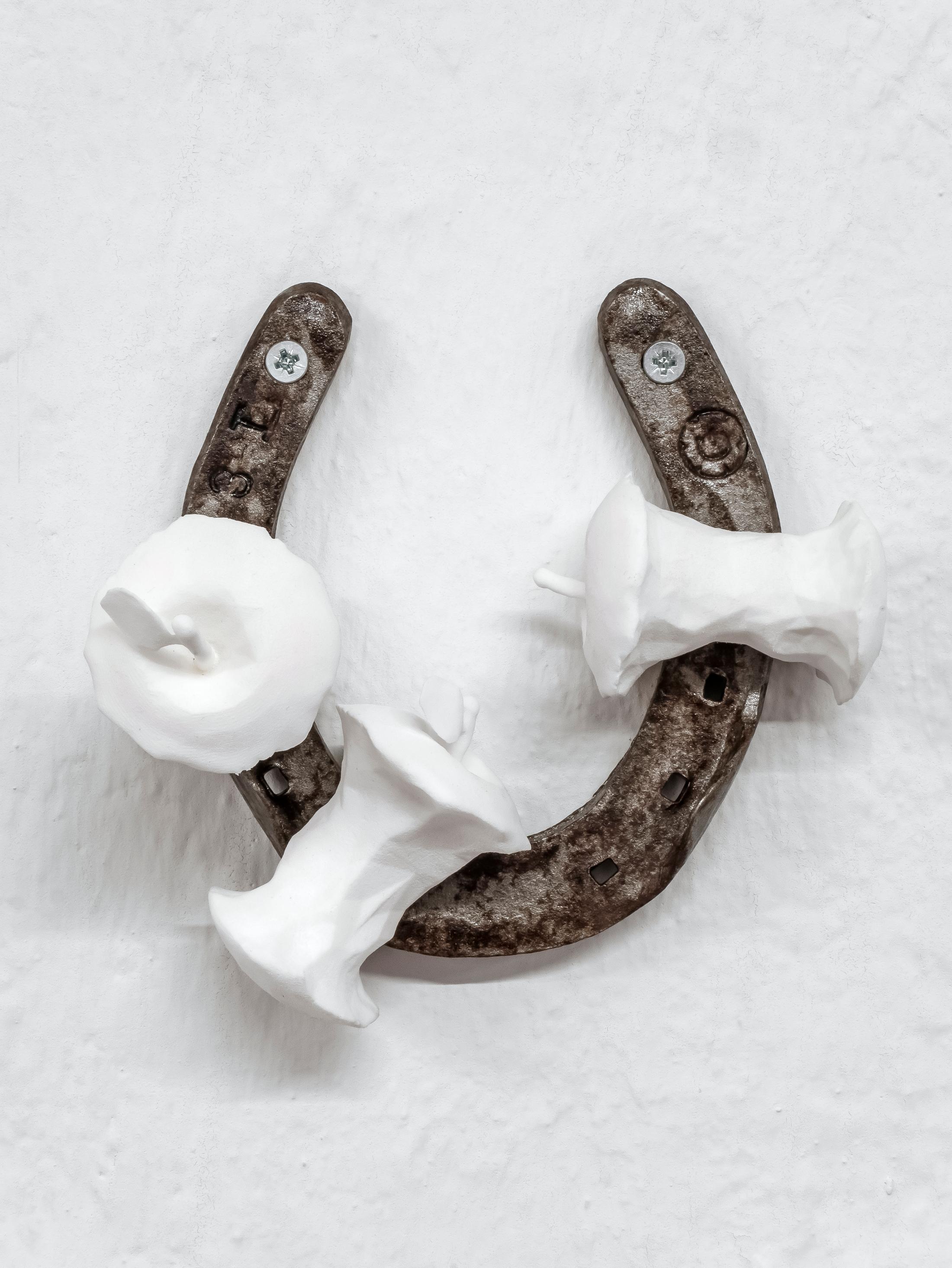 Exhibition View Adam Cruces Solo Show «Eavesdropping; view on Adam Cruces, Lucky to the Core(s), 2022, Nylon 12 SLS 3D prints, horseshoe, 15 x 15 x 8 cm» at Blue Velvet Projects, Zurich, 2022 / Photo: Flavio Karrer / Courtesy: the artist and Blue Velvet Projects