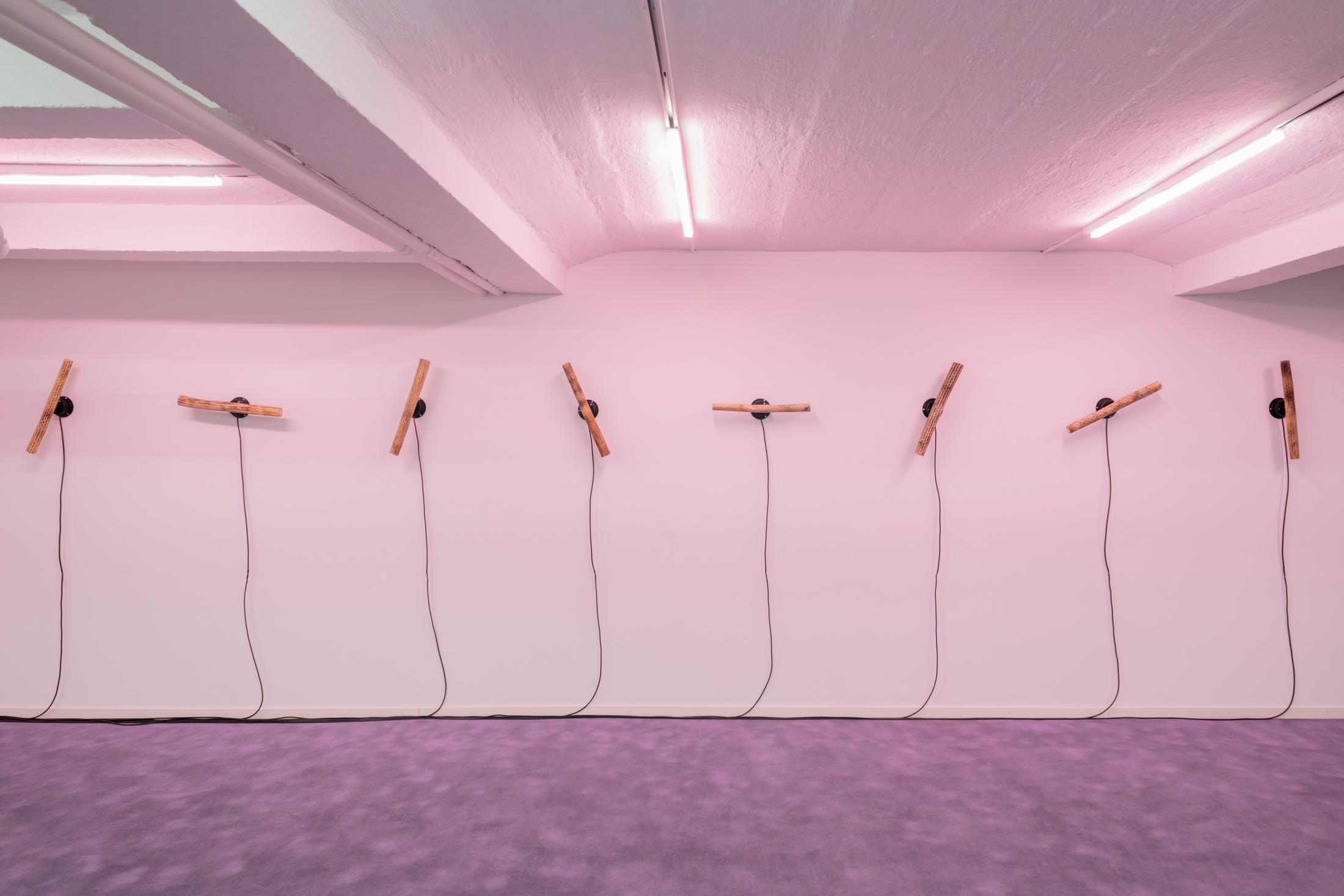 Exhibition View Adam Cruces Solo Show «Eavesdropping; view on Adam Cruces, Fountain, 2022, Dried cactus, rotating motor, 50 x 11 x 10 cm» at Blue Velvet Projects, Zurich, 2022 / Photo: Flavio Karrer / Courtesy: the artist and Blue Velvet Projects