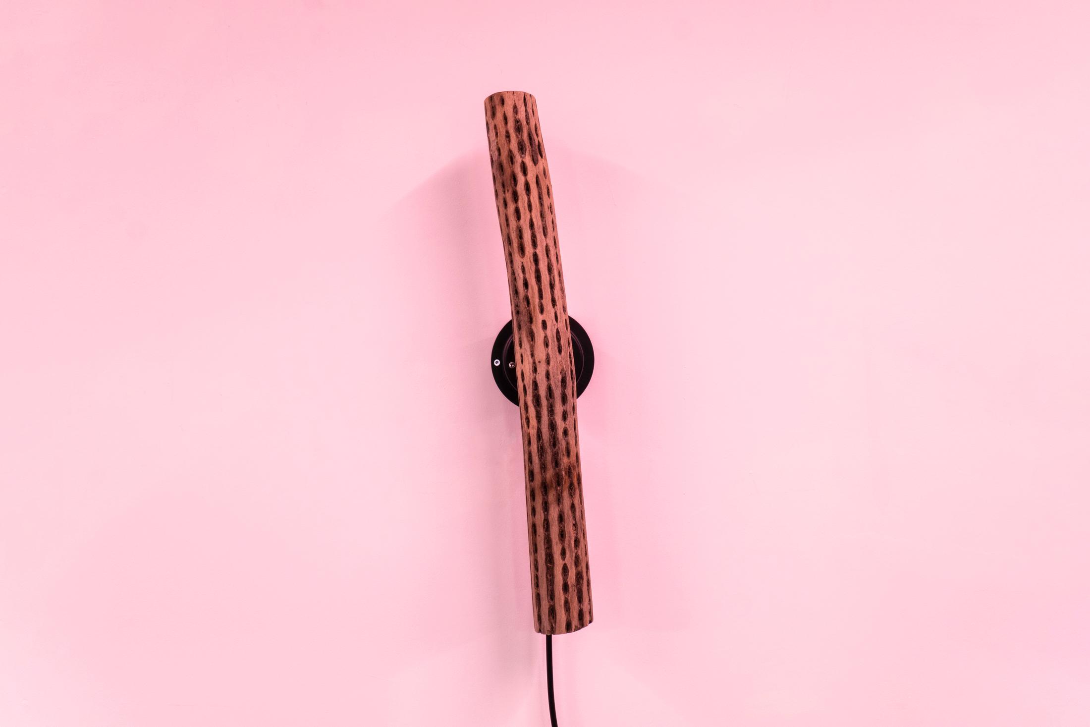 Exhibition View Adam Cruces Solo Show «Eavesdropping; view on Adam Cruces, Fountain (Detail), 2022, Dried cactus, rotating motor, 50 x 11 x 10 cm» at Blue Velvet Projects, Zurich, 2022 / Photo: Flavio Karrer / Courtesy: the artist and Blue Velvet Projects