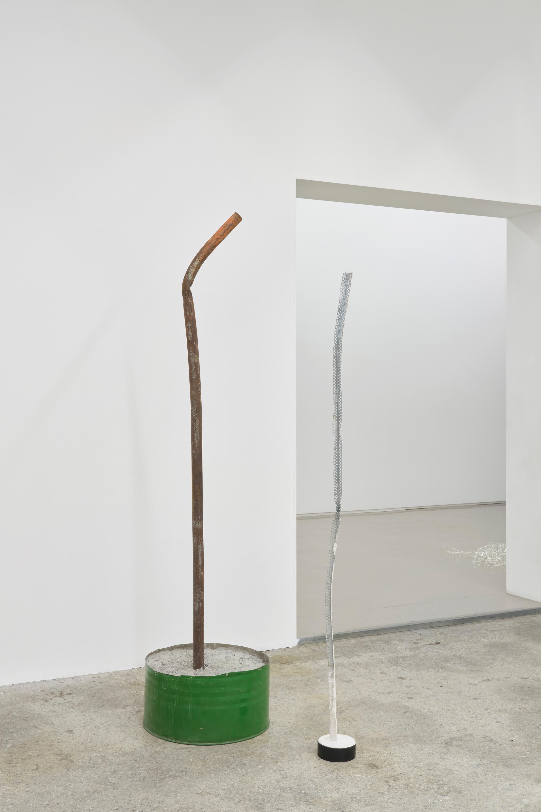 Exhibition View Group Show «Affinitäten; view on Eric Hattan, Fassmax / Kantenmax, 2022» at Galerie Mark Müller, Zurich, 2022 / Photo: Conradin Frei / Courtesy: the artists and Galerie Mark Müller