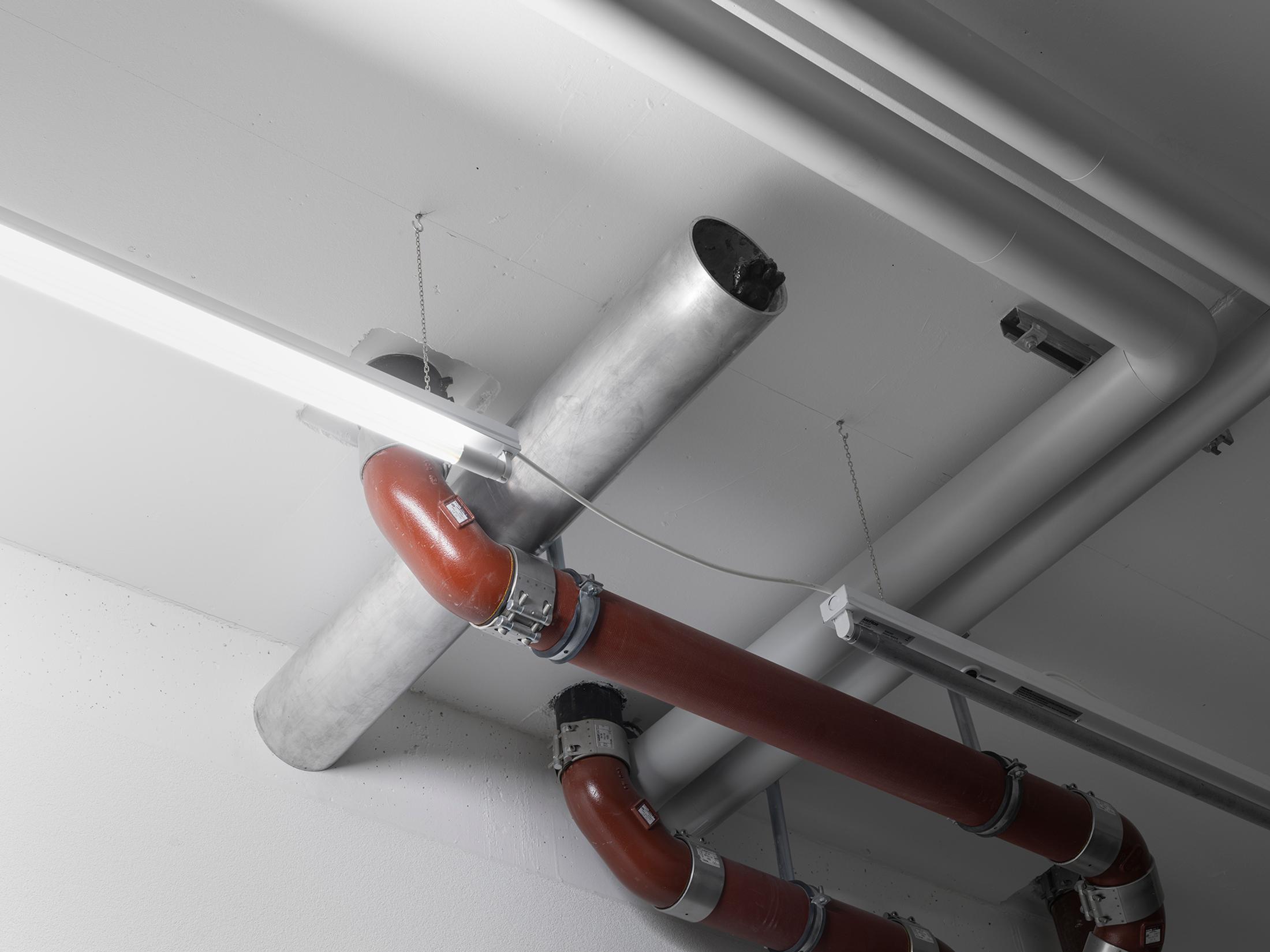 Exhibition View Alessandro Di Pietro Solo Show «Occult Desserts; view on Alessandro Di Pietro, Untitled (shy paw), 2022, aluminium, epoxy resin, 90 cm, ø 15 cm» at All Stars, Lausanne, 2022 / Photo: Julien Gremaud / Courtesy: the artist and All Stars