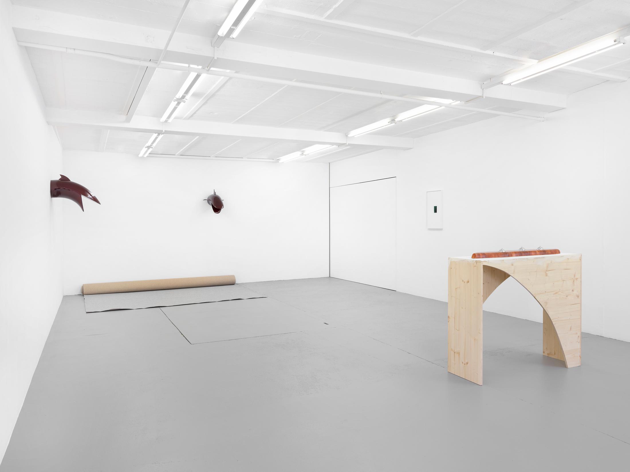 Exhibition View Alfredo Aceto Solo Show «My Italian is a Little Rusty» at Galerie Lange + Pult, Auvernier, 2021 / Photo: Julien Gremaud / Courtesy: the artist and Lange + Pult