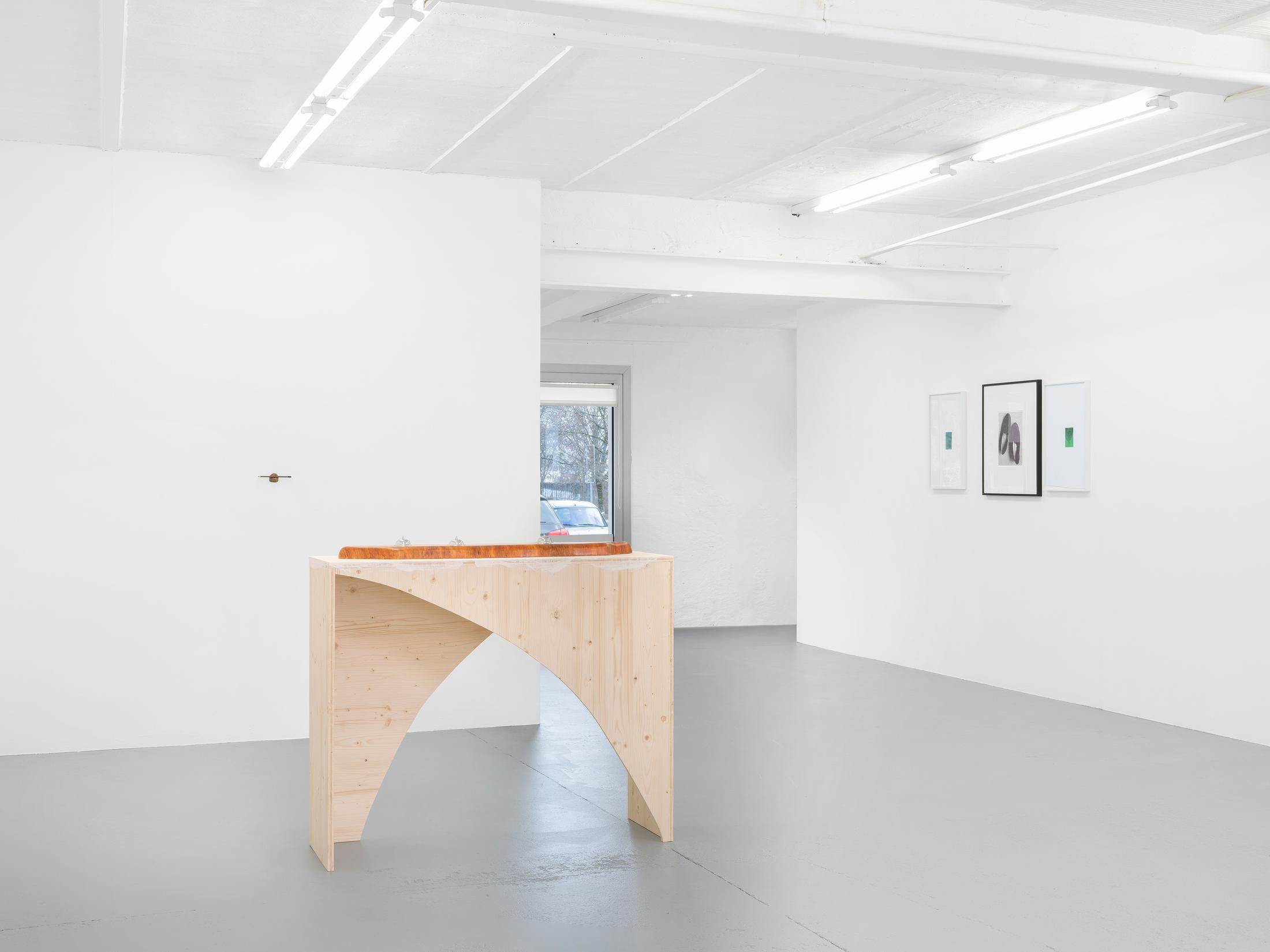 Exhibition View Alfredo Aceto Solo Show «My Italian is a Little Rusty» at Galerie Lange + Pult, Auvernier, 2021 / Photo: Julien Gremaud / Courtesy: the artist and Lange + Pult
