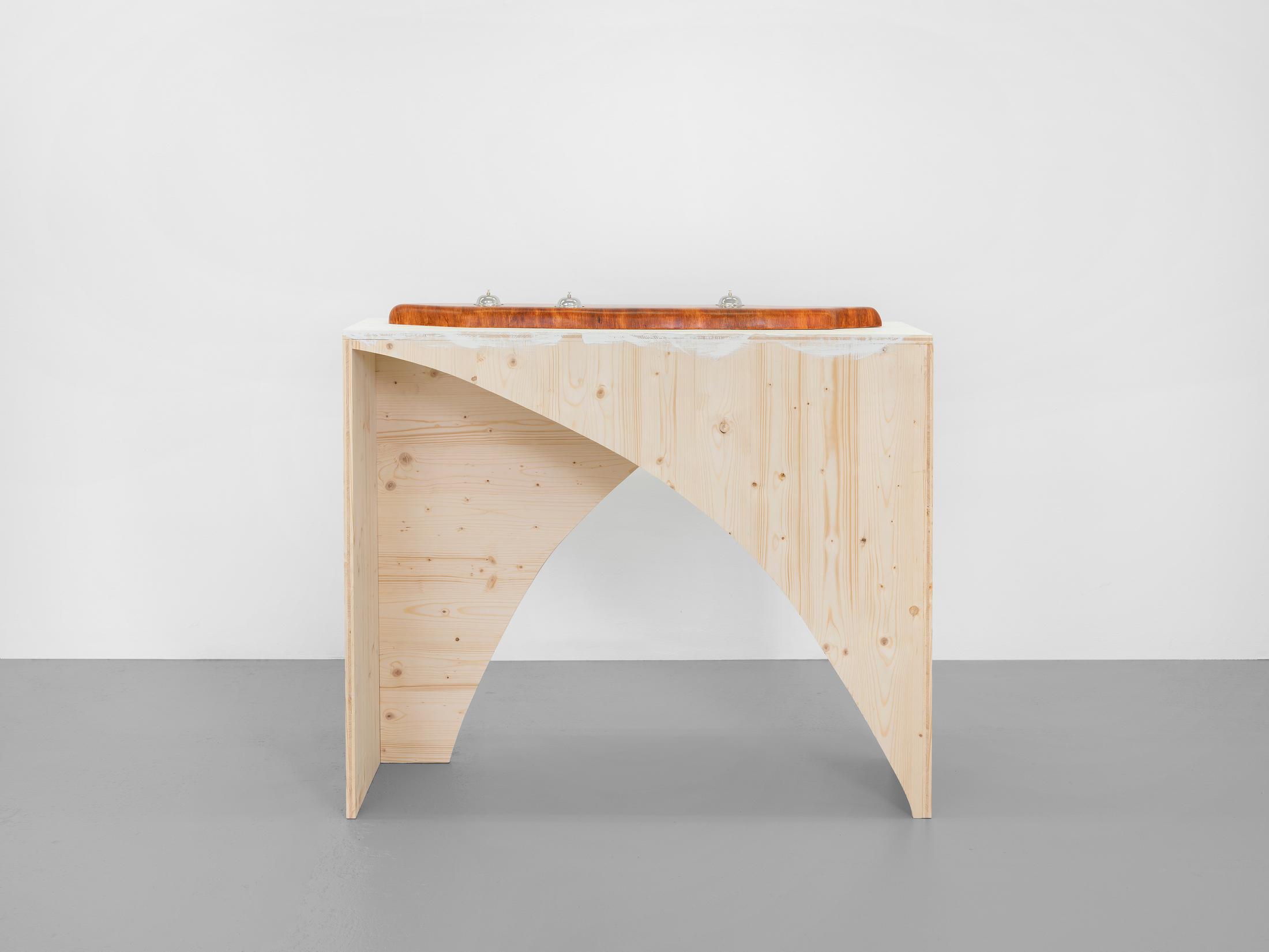 Exhibition View Alfredo Aceto Solo Show «My Italian is a Little Rusty; view on Alfredo Aceto, Portion of Plinth, 2020, Polystrene, fiberglass, acrylic resin, oil paint, bells, 21 x 106 x 4 cm» at Galerie Lange + Pult, Auvernier, 2021 / Photo: Julien Gremaud / Courtesy: the artist and Lange + Pult