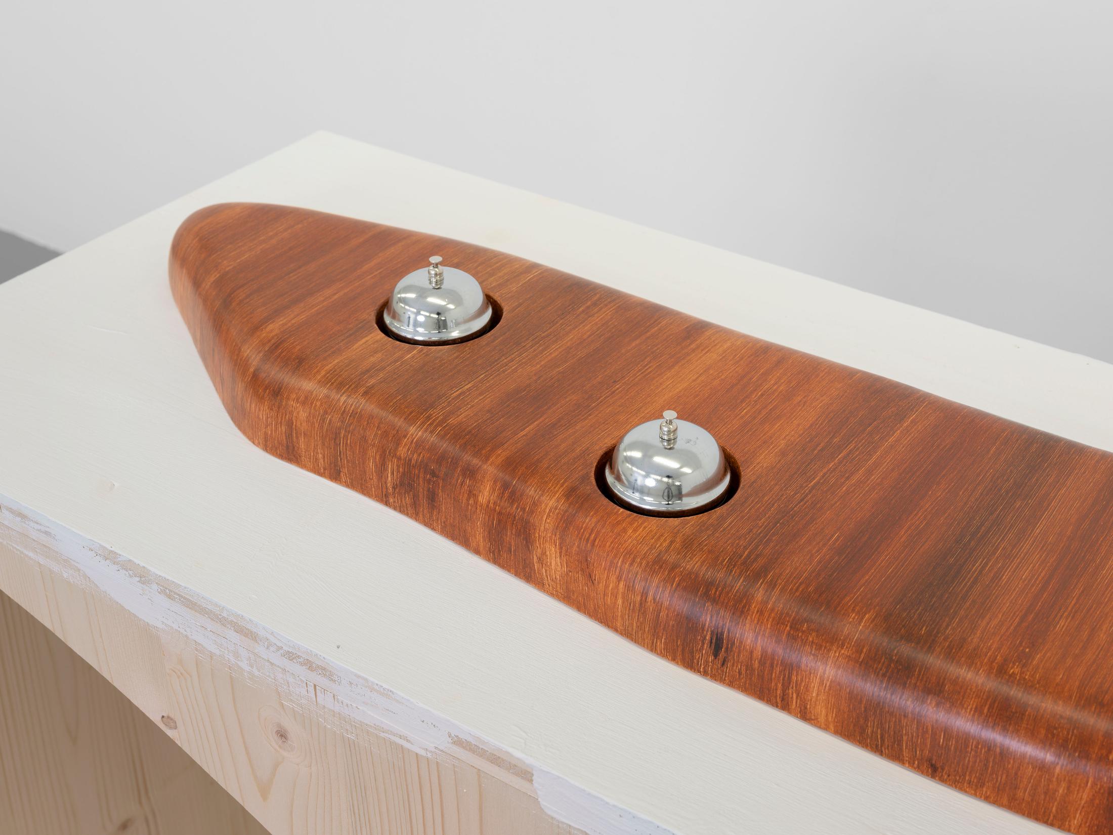 Exhibition View Alfredo Aceto Solo Show «My Italian is a Little Rusty; view on Alfredo Aceto, Portion of Plinth, 2020, Polystrene, fiberglass, acrylic resin, oil paint, bells, 21 x 106 x 4 cm» at Galerie Lange + Pult, Auvernier, 2021 / Photo: Julien Gremaud / Courtesy: the artist and Lange + Pult