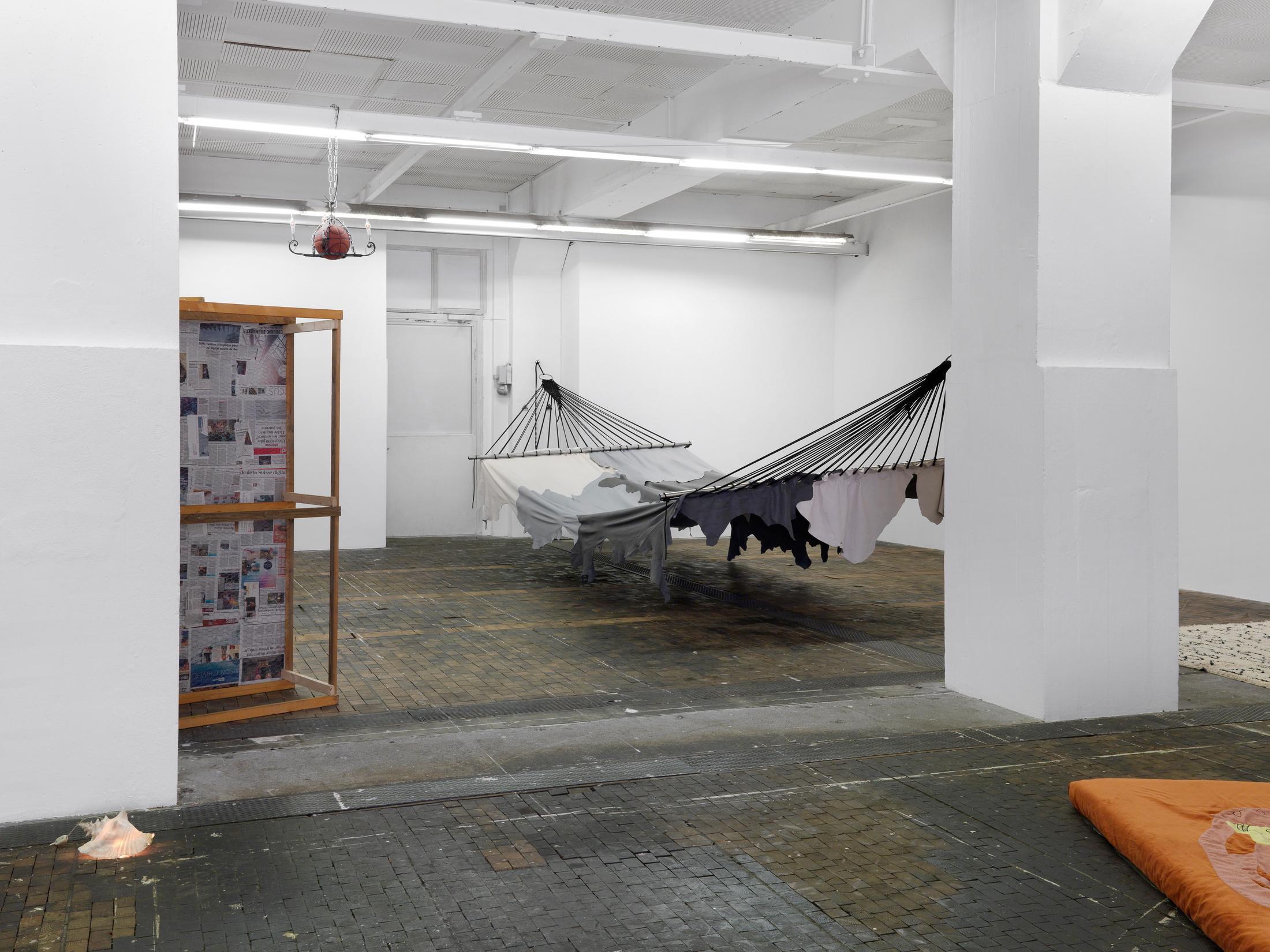 Exhibition View «Alpina Huus» at Le Commun, Geneva / © Annik Wetter, Courtesy the artists