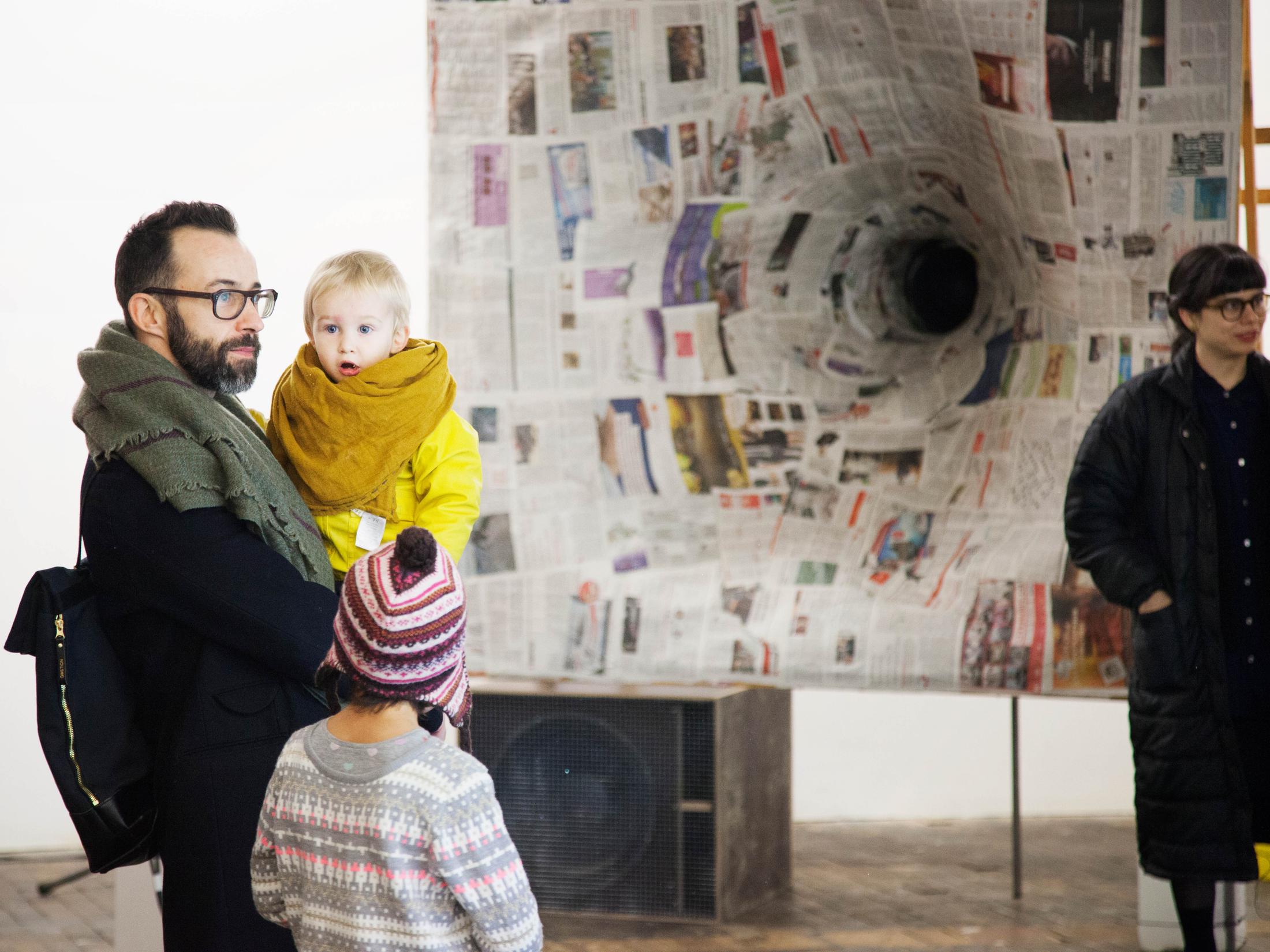 Exhibition View «Guy Meldem, Soundsystem: Km km Lobo obnoxious lol like like go in km km, 2017 / Alpina Huus» at Le Commun, Geneva / © Neige Sanchez, Courtesy the artists