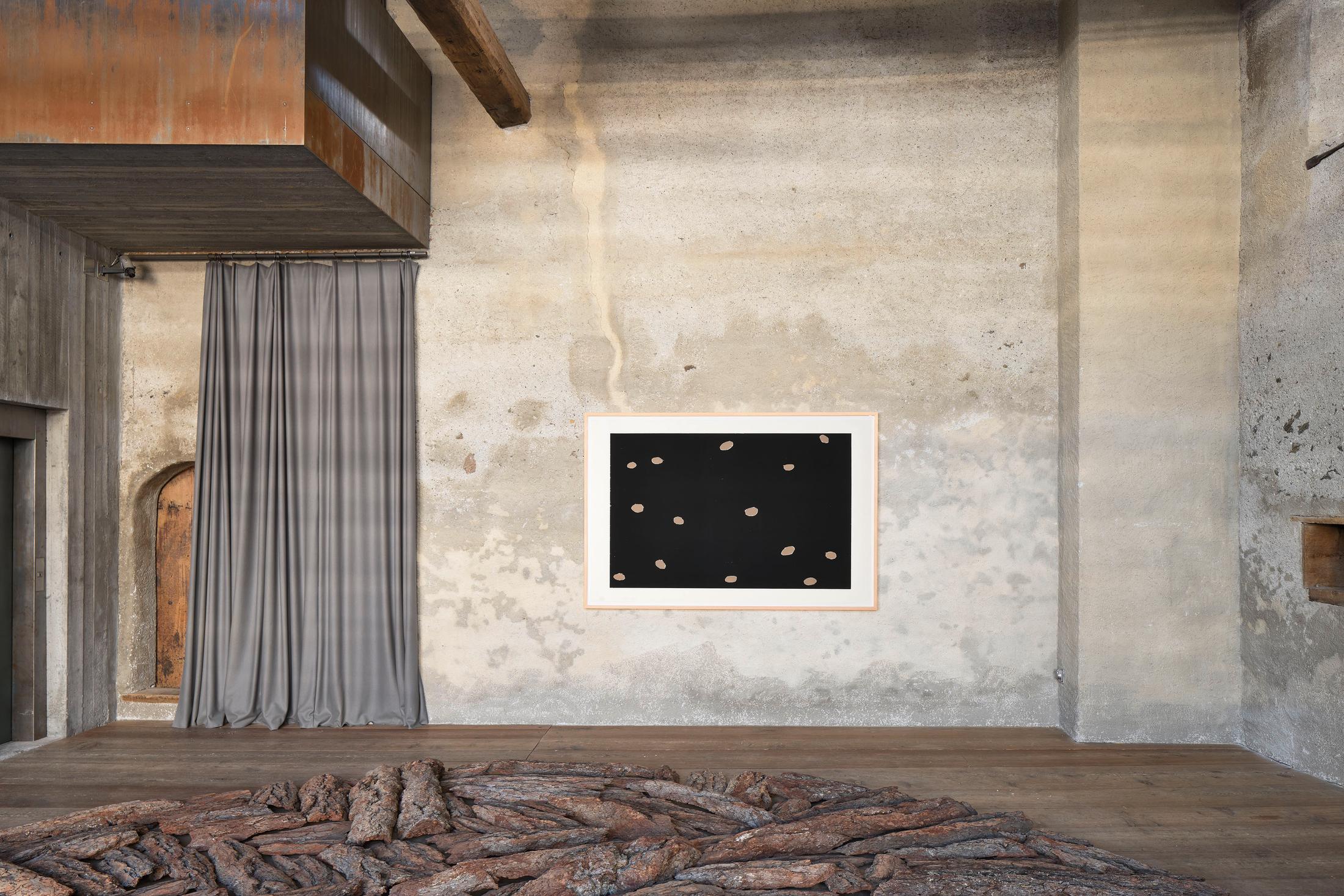 Installation View Andrea Büttner at Galerie Tschudi / Courtesy: Galerie Tschudi, Zuoz and the artist