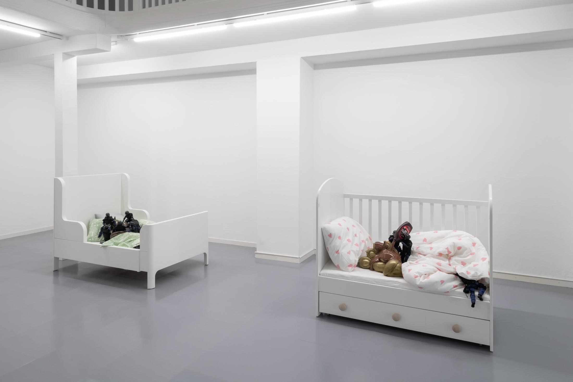 Exhibition View Anne de Vries Solo Show «Day Care Drill» at Blue Velvet Projects, Zurich, 2022 / Photo: Flavio Karrer / Courtesy: the artist and Blue Velvet Projects