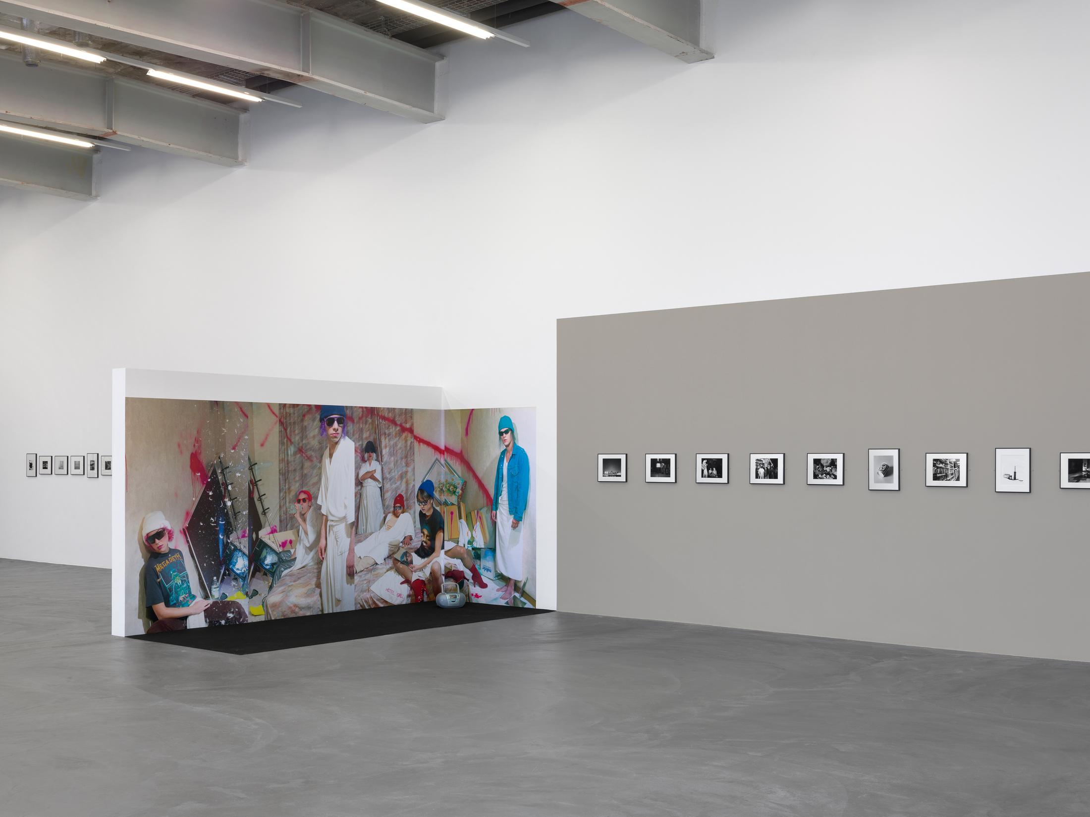 Groupshow «Art Club 2000, Selected Works 1992-1999» at Kunsthalle Zurich, Zurich, 2021 / Photo: Annik Wetter / Courtesy: the artists and Kunsthalle Zurich