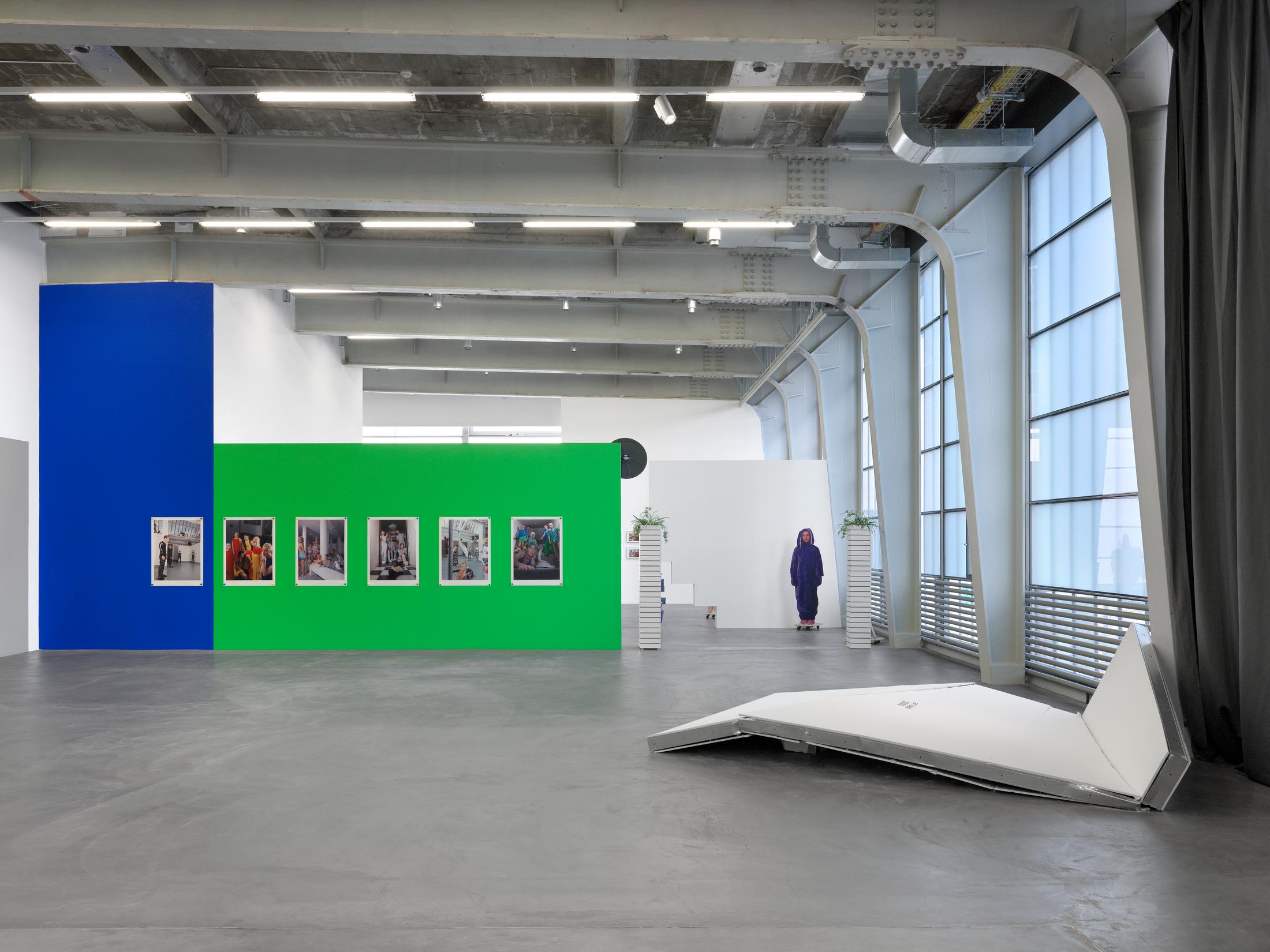 Groupshow «Art Club 2000, Selected Works 1992-1999» at Kunsthalle Zurich, Zurich, 2021 / Photo: Annik Wetter / Courtesy: the artists and Kunsthalle Zurich