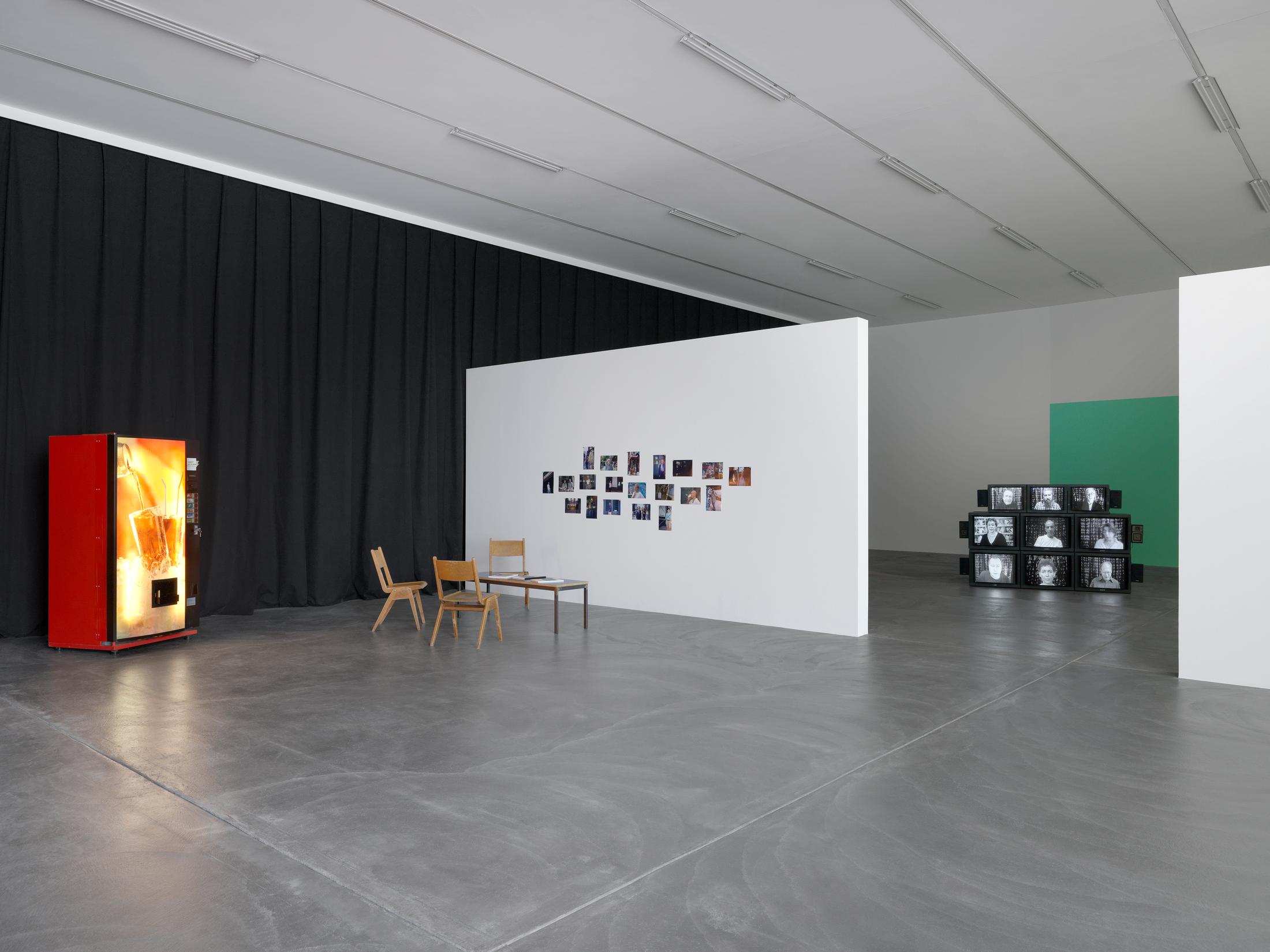 Groupshow «Art Club 2000, Selected Works 1992-1999» at Kunsthalle Zurich, Zurich, 2021 / Photo: Annik Wetter / Courtesy: the artists and Kunsthalle Zurich