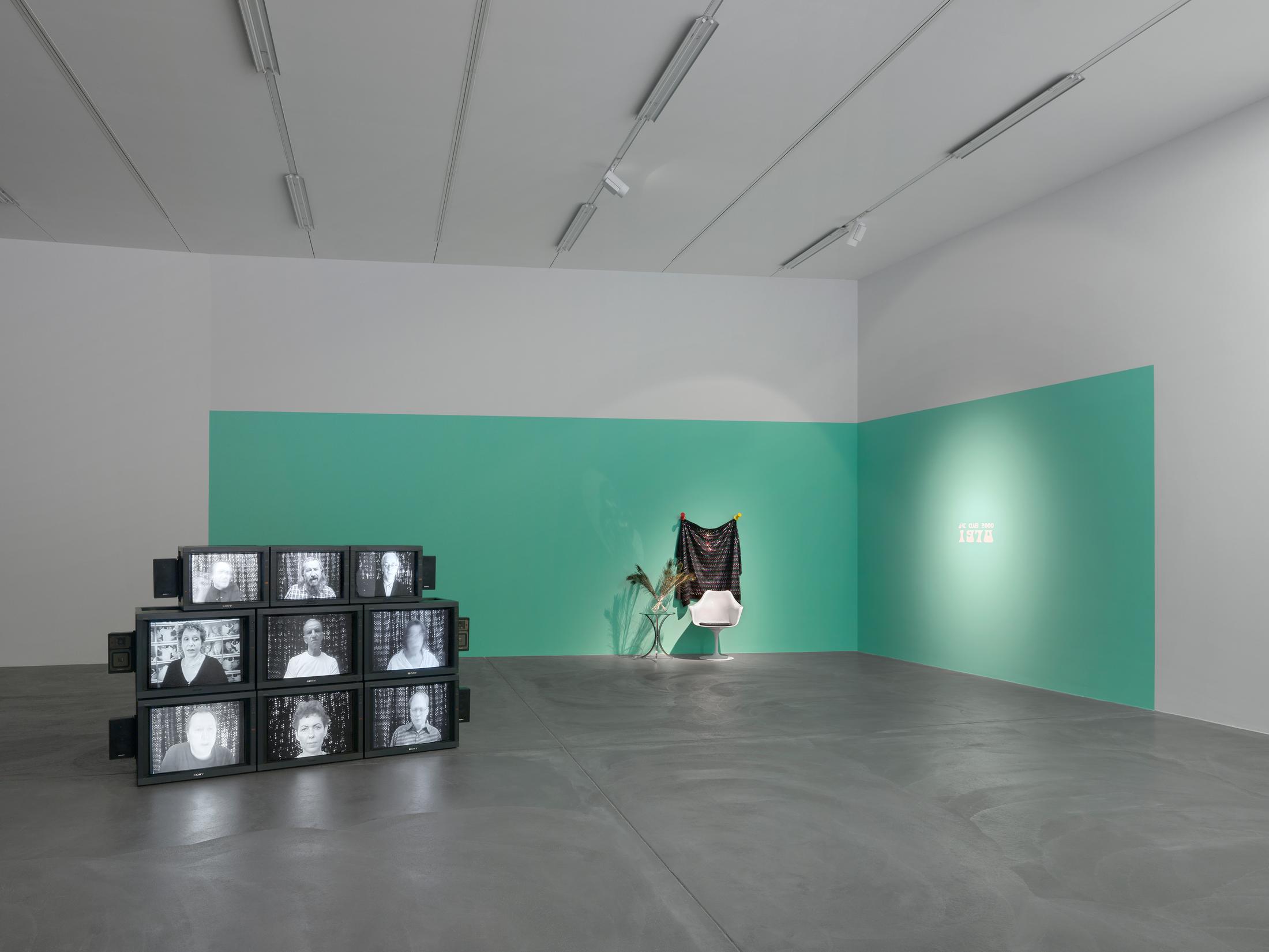 Groupshow «Art Club 2000, Selected Works 1992-1999» at Kunsthalle Zurich, Zurich, 2021 / Photo: Annik Wetter / Courtesy: the artists and Kunsthalle Zurich