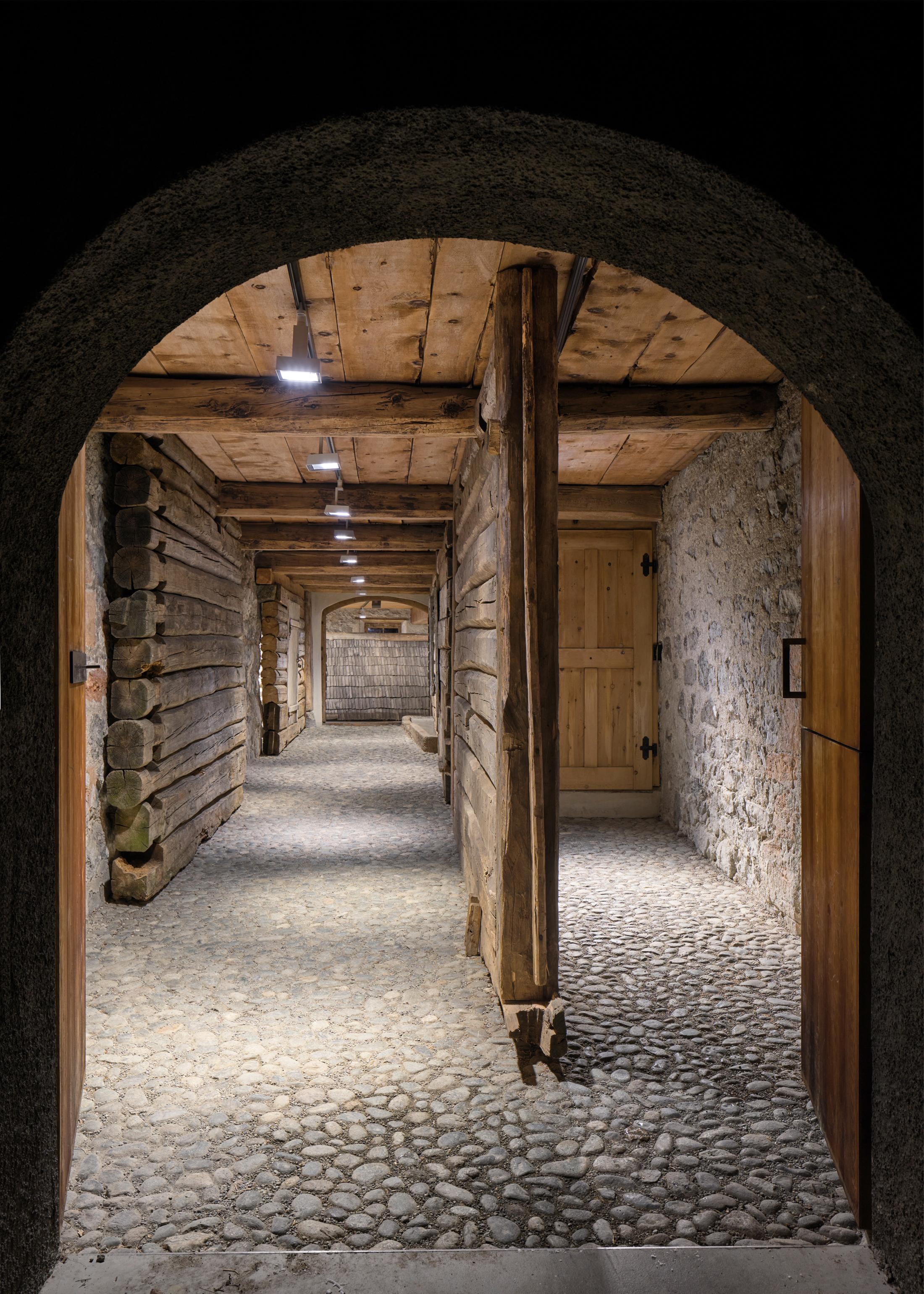 Exhibition View Augustas Serapinas Solo Show «Wood and Snow; view on Augustas Serapinas, Remains of the House from Skirgiškės, 2022, Reclaimed Wood, 370 x 480 x 500 cm» at Galerie Tschudi, Zuoz, 2022-2023 / Photo: Raphael Feiner / Courtesy: the artist and Galerie Tschudi