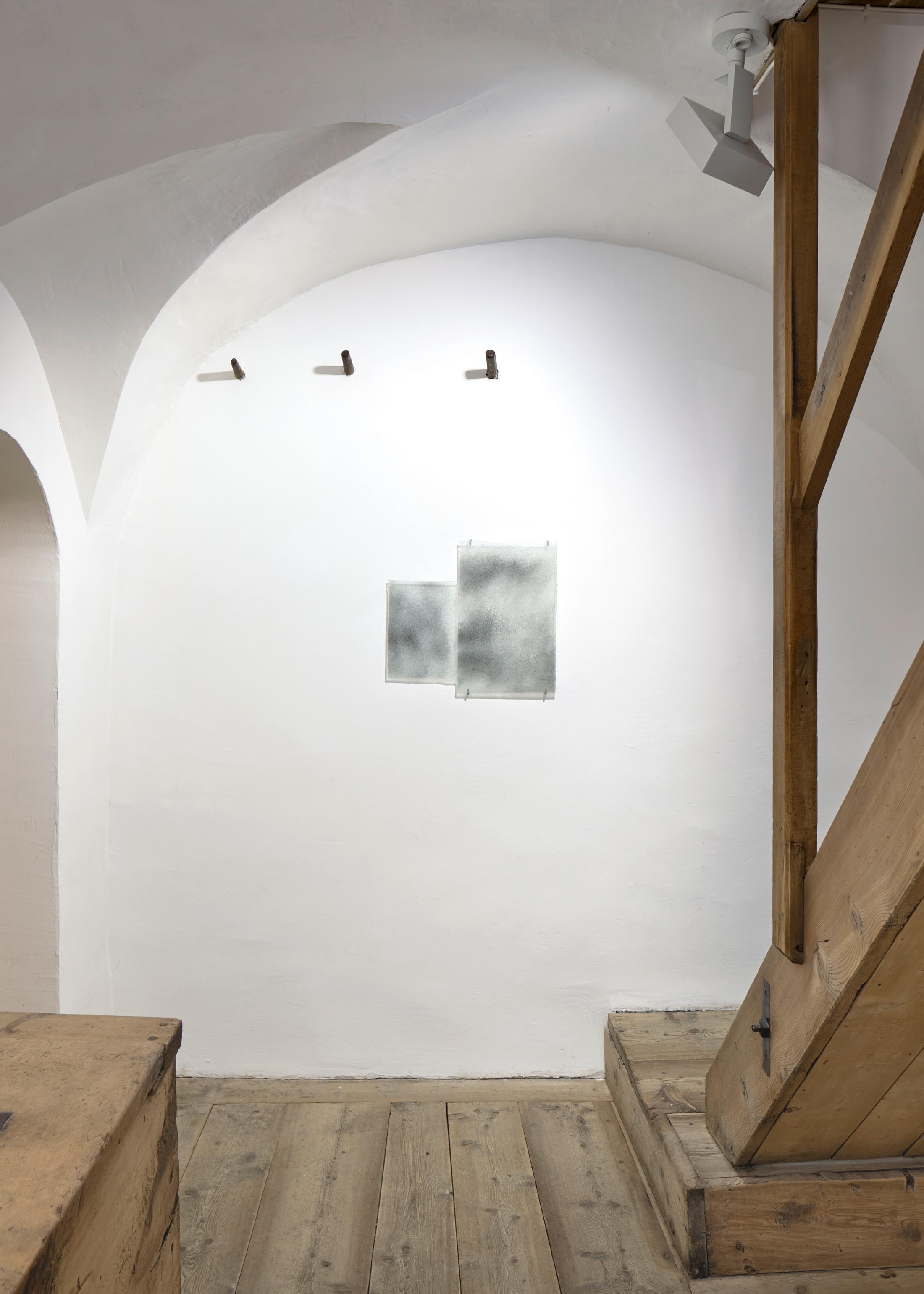 Exhibition View Augustas Serapinas Solo Show «Wood and Snow; view on Augustas Serapinas, Remains of the House from Skirgiškės, 2022, Reclaimed Wood, 370 x 480 x 500 cm» at Galerie Tschudi, Zuoz, 2022-2023 / Photo: Raphael Feiner / Courtesy: the artist and Galerie Tschudi