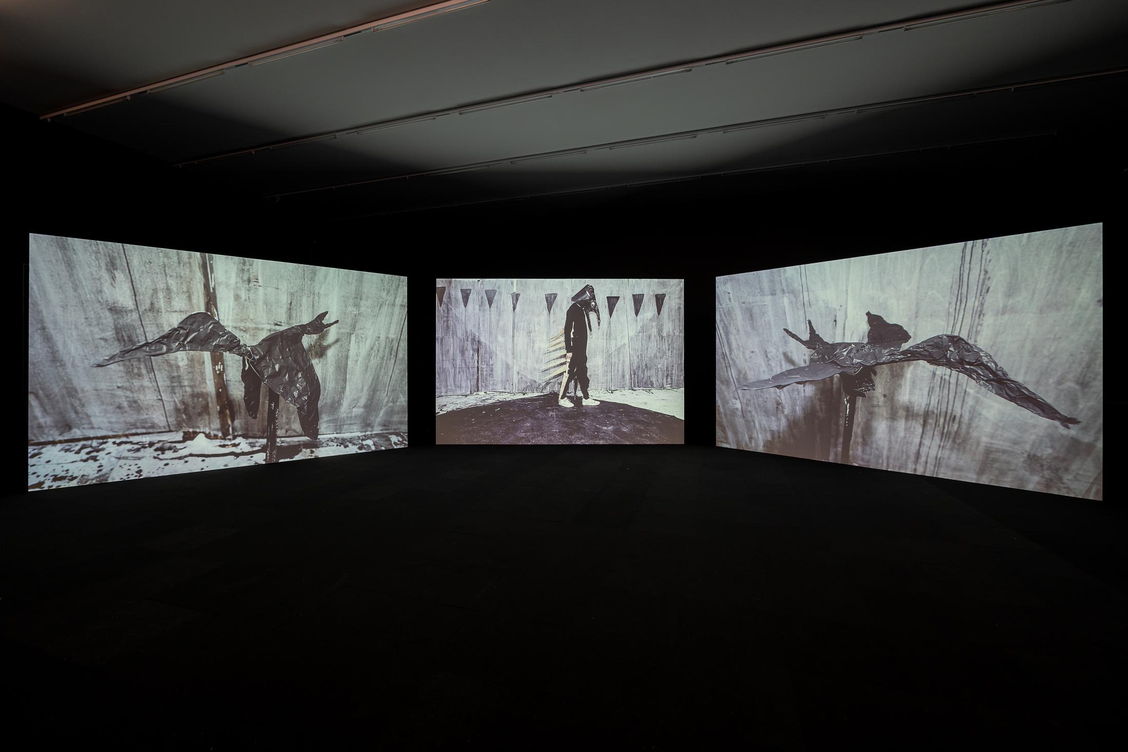 Exhibition View Augustin Rebetez Solo Show «Vitamin; view on Augustin Rebetez in collaboration with Colin Jeanneret, Stanislas Delarue, Lia Martinelli, Zoé Philipona, Studio Mistake, 2023» at Aargauer Kunsthaus, Aarau, 2023 / Photo: ullmann.photography / Courtesy: the artist and Aargauer Kunsthaus