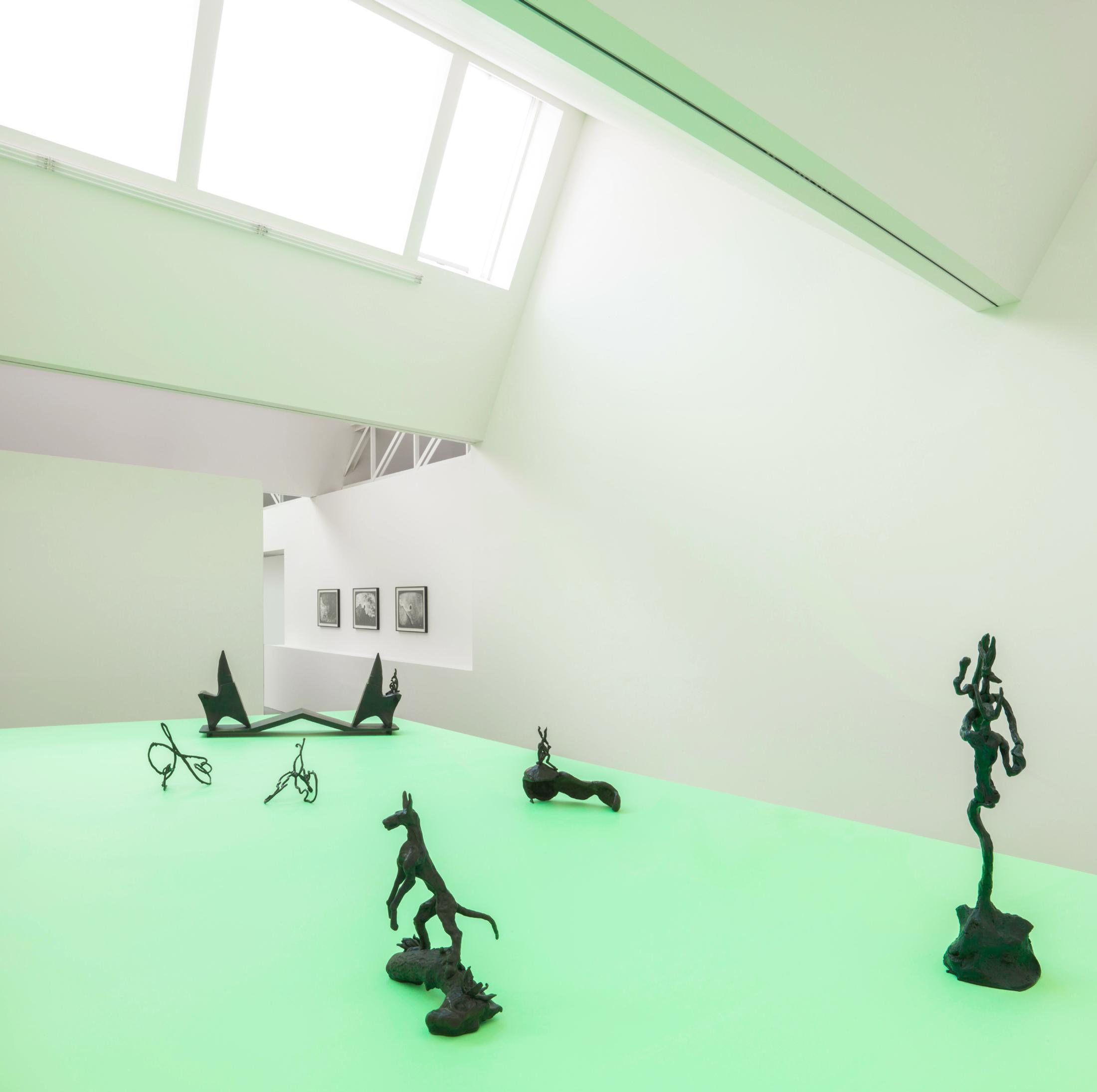 Exhibition View Barry Flanagan Solo Show at von Bartha, Basel, 2021 / Photo: Simon Schwyzer / Courtesy: The Estate of Barry Flanagan and von Bartha