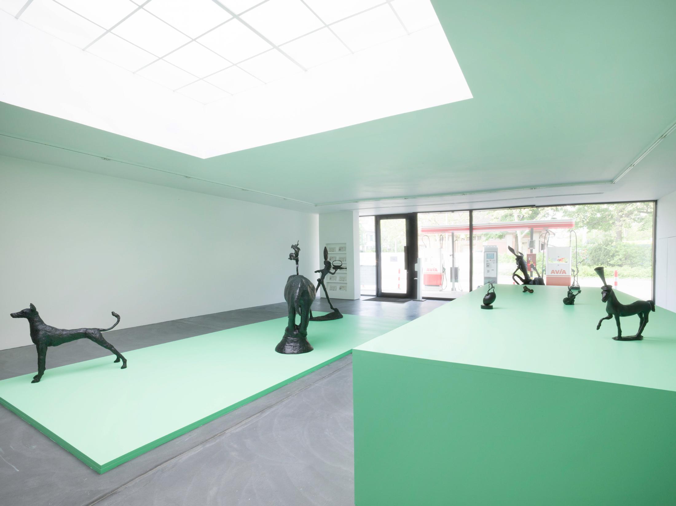 Exhibition View Barry Flanagan Solo Show at von Bartha, Basel, 2021 / Photo: Simon Schwyzer / Courtesy: The Estate of Barry Flanagan and von Bartha