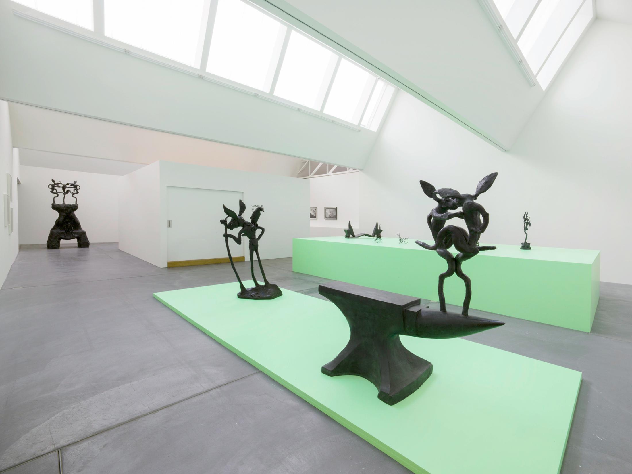 Exhibition View Barry Flanagan Solo Show at von Bartha, Basel, 2021 / Photo: Simon Schwyzer / Courtesy: The Estate of Barry Flanagan and von Bartha