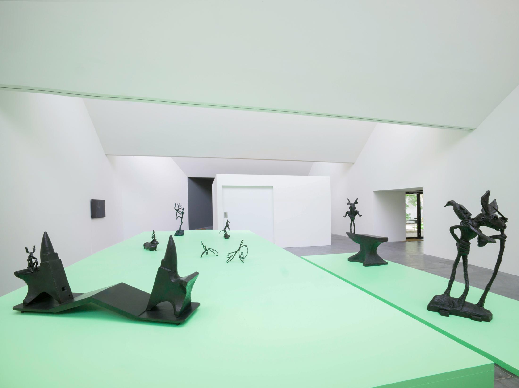 Exhibition View Barry Flanagan Solo Show at von Bartha, Basel, 2021 / Photo: Simon Schwyzer / Courtesy: The Estate of Barry Flanagan and von Bartha