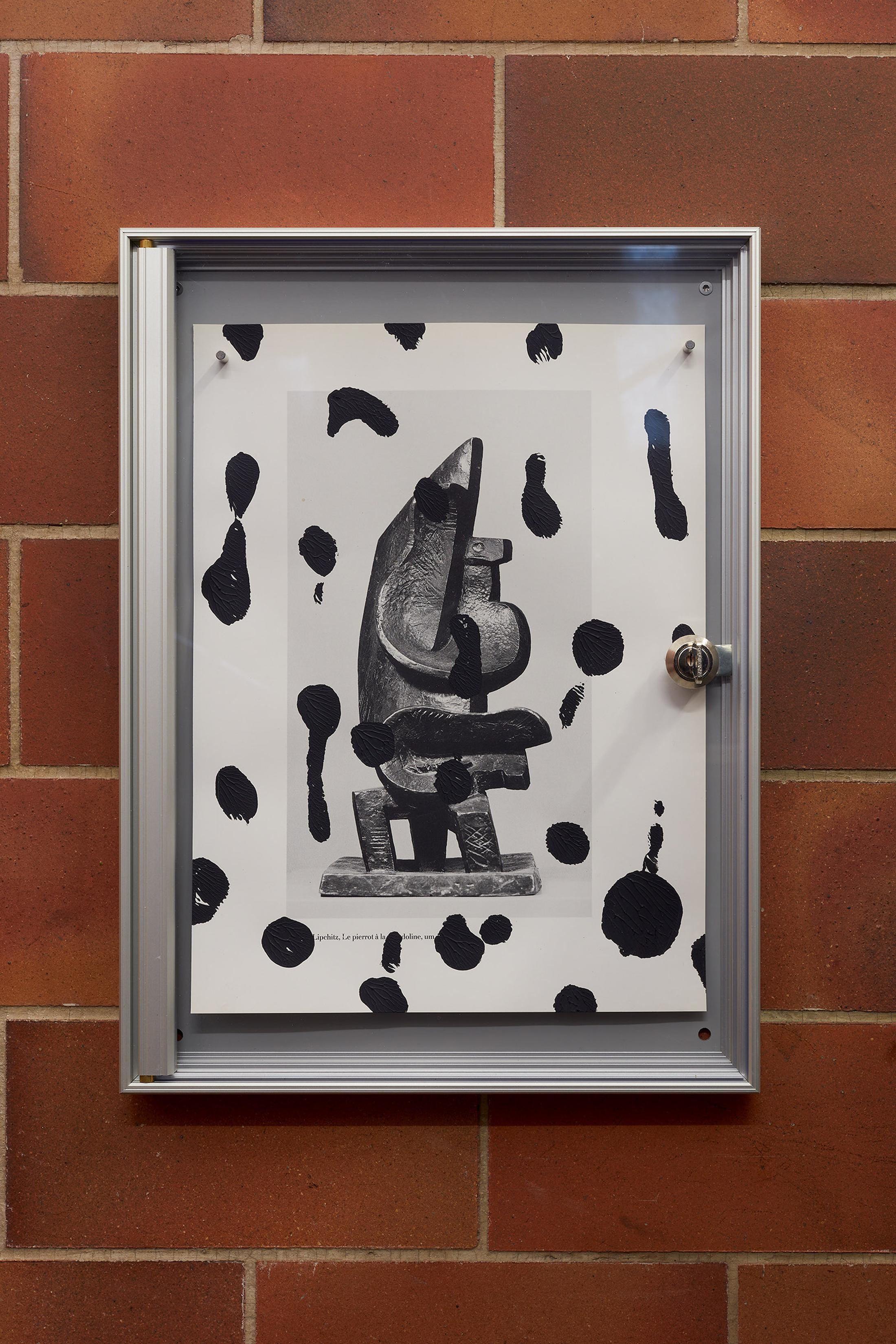 Exhibition View Bastien Aubry Solo Show «L'imbécile heureux; view on Bastien Aubry, Happy Case, 2021» at Mayday, Basel, 2021 / Photo: Moritz Schermbach / Courtesy: the artist and Mayday