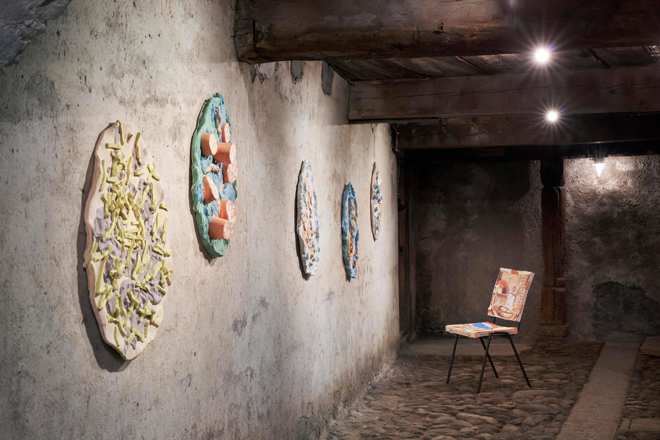 Exhibition View Bastien Aubry Soloshow «Pizzeria Stalletta» at Stalletta Madulain by Windhager von Kaenel / Photo: Franz Rindlisbacher / Courtesy: the artist and Windhager von Kaenel