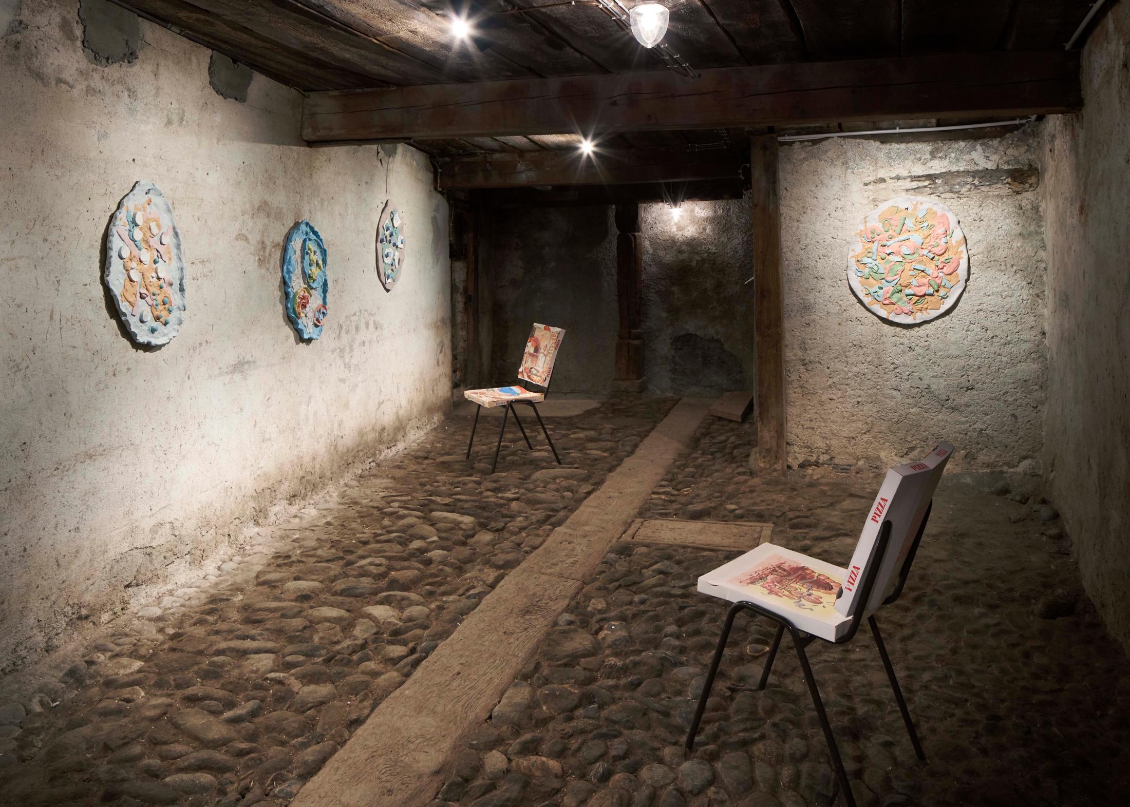 Exhibition View Bastien Aubry Soloshow «Pizzeria Stalletta» at Stalletta Madulain by Windhager von Kaenel / Photo: Franz Rindlisbacher / Courtesy: the artist and Windhager von Kaenel