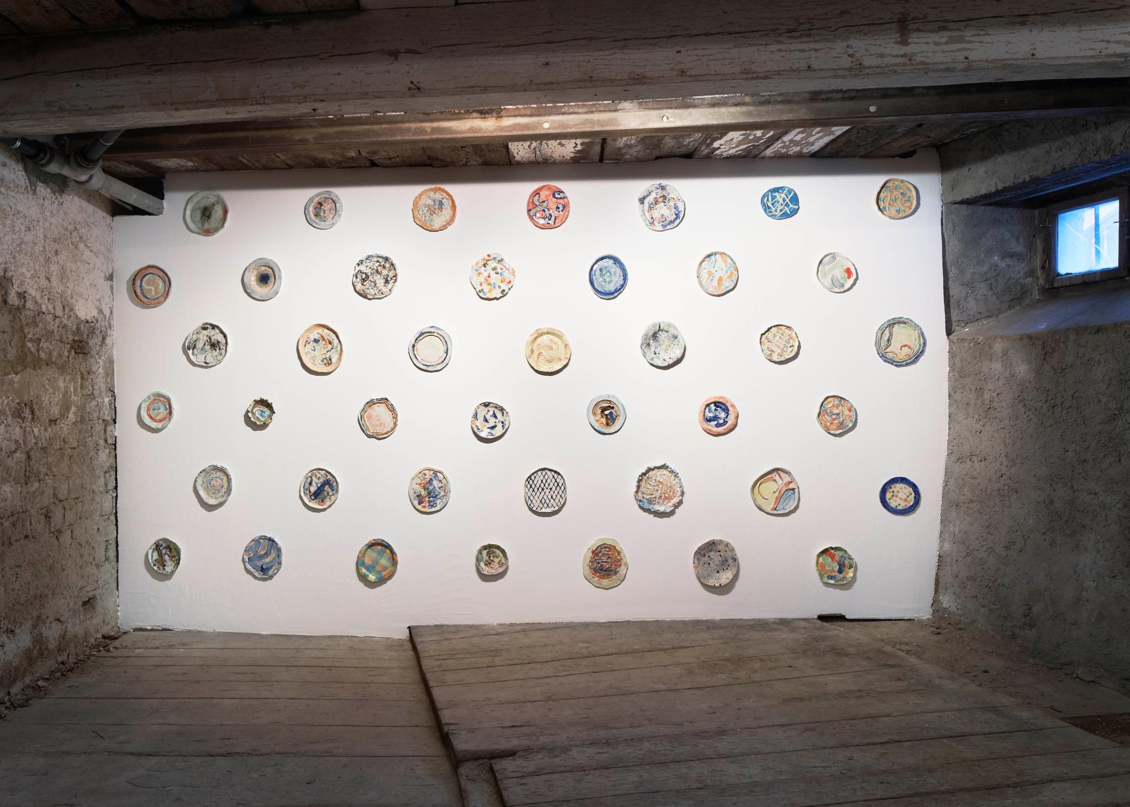 Exhibition View Bastien Aubry Soloshow «Pizzeria Stalletta; view on Bastien Aubry and Dimitri Broquard, Round and Repeat, 2017» at Stalletta Madulain by Windhager von Kaenel / Photo: Franz Rindlisbacher / Courtesy: the artist and Windhager von Kaenel