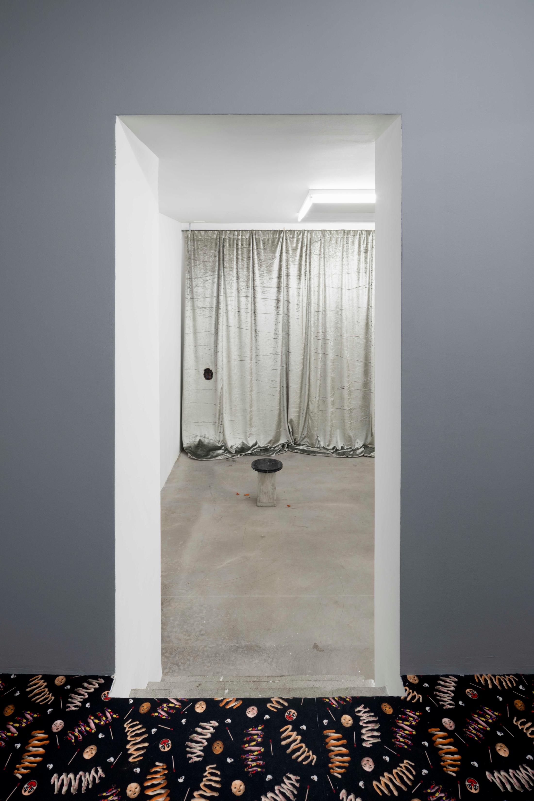 Exhibition View Bea Orlandi and Arnaud Wohlhauser Joint Exhibition «L'Avanspettacolo» at GALERIE PHILIPPZOLLINGER, Zurich, 2020 / Photo: Conradin Frei / Courtesy: the artists and GALERIE PHILIPPZOLLINGER