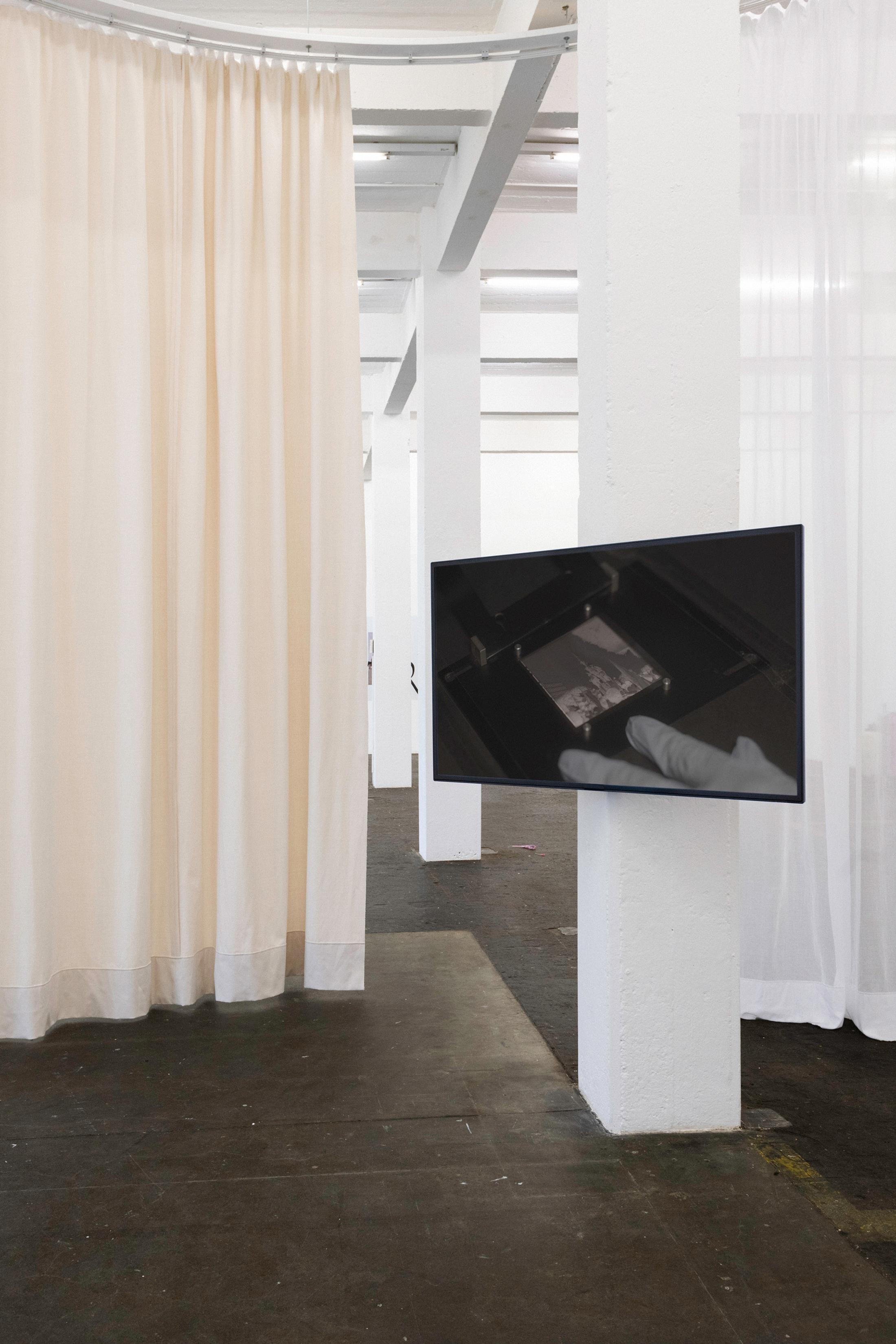 Exhibition View Group Show «Entangled Events; view on Camille Kaiser, Off-camera, 2022» at Kunst Halle Sankt Gallen, St. Gallen, 2022 / Photo: Sebastian Schaub / Courtesy: the artist and Kunst Halle Sankt Gallen