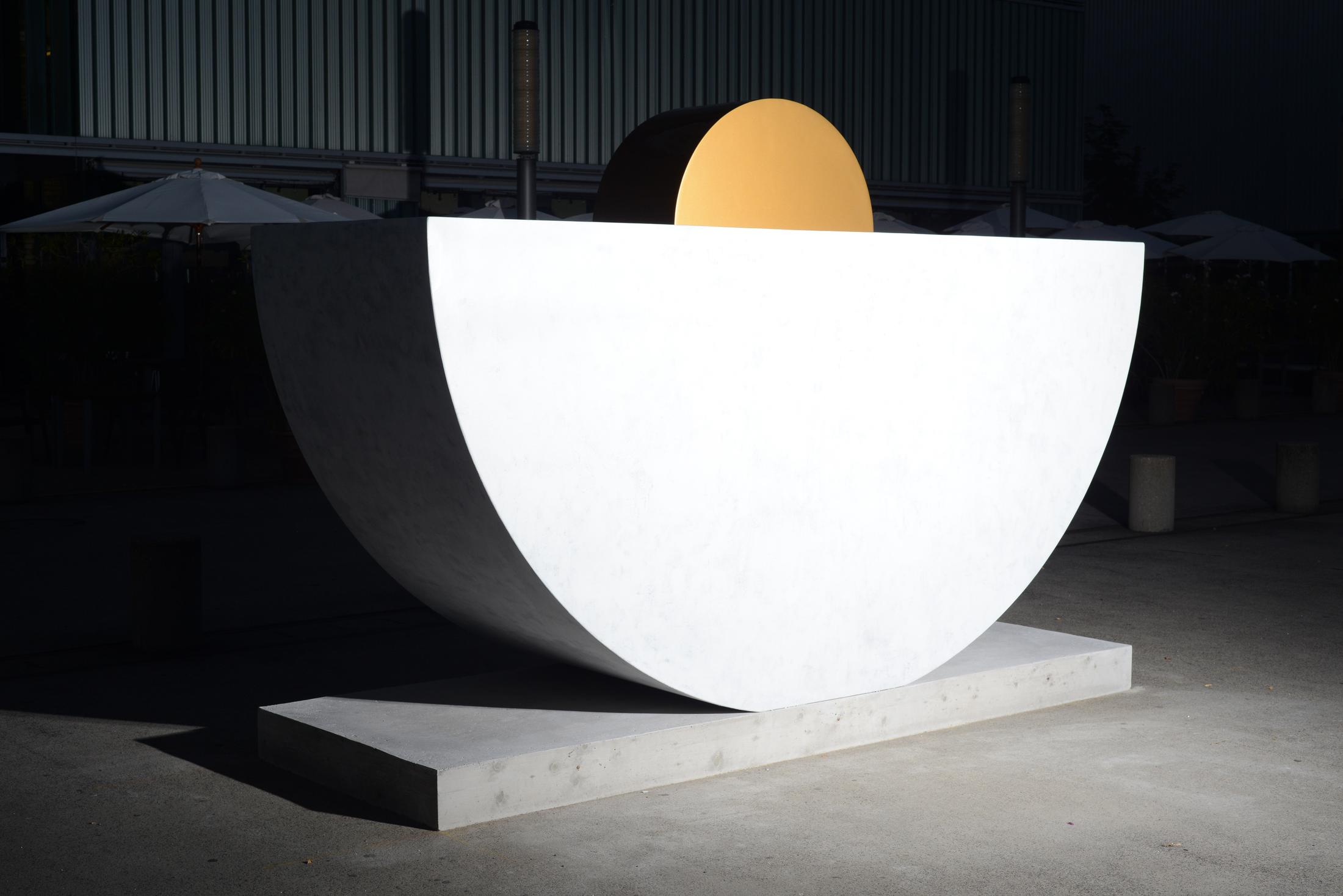 Exhibition View Groupshow «Gasträume 2020; view on Estela Sokol, Solzinho (the little Sun), 2020» at Public Art in Zurich, Zurich, 2020 / Photo: Taiyo Onorate & Nico Krebs for AG KiöR Stadt Zürich / Courtesy: the artist and Kogan Amaro Gallery, Zurich / São Paulo / Supported by: FAMA, Marcos Amaro Foundation