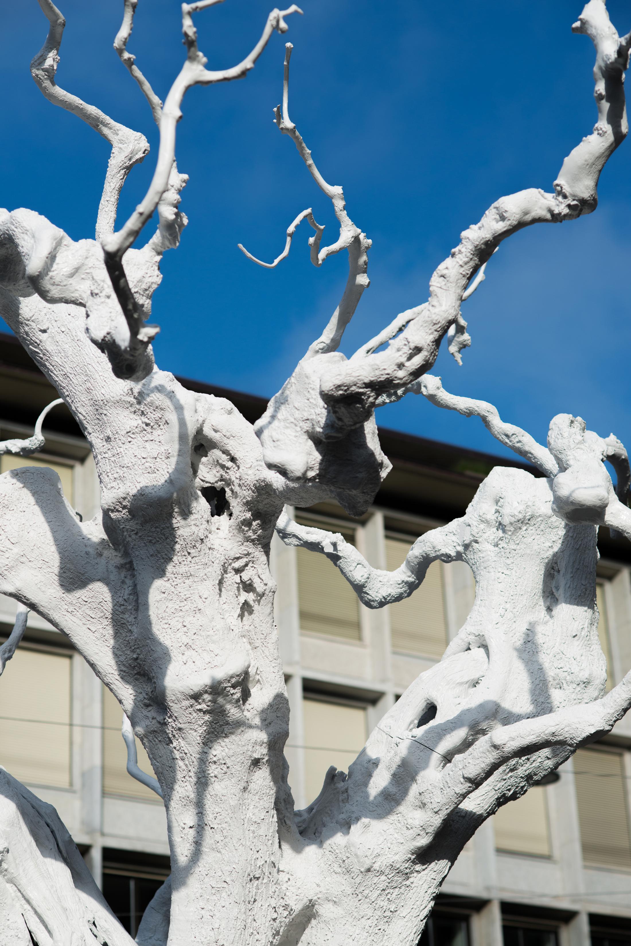 Exhibition View Groupshow «Gasträume 2020; view on Ugo Rondinone, Snow Moon, 2011» at Public Art in Zurich, Zurich, 2020 / Photo: Taiyo Onorate & Nico Krebs Taiyo Onorate & Nico Krebs for AG KiöR Stadt Zürich / © Ugo Rondinone / Courtesy: Galerie Eva Presenhuber Zurich / New York