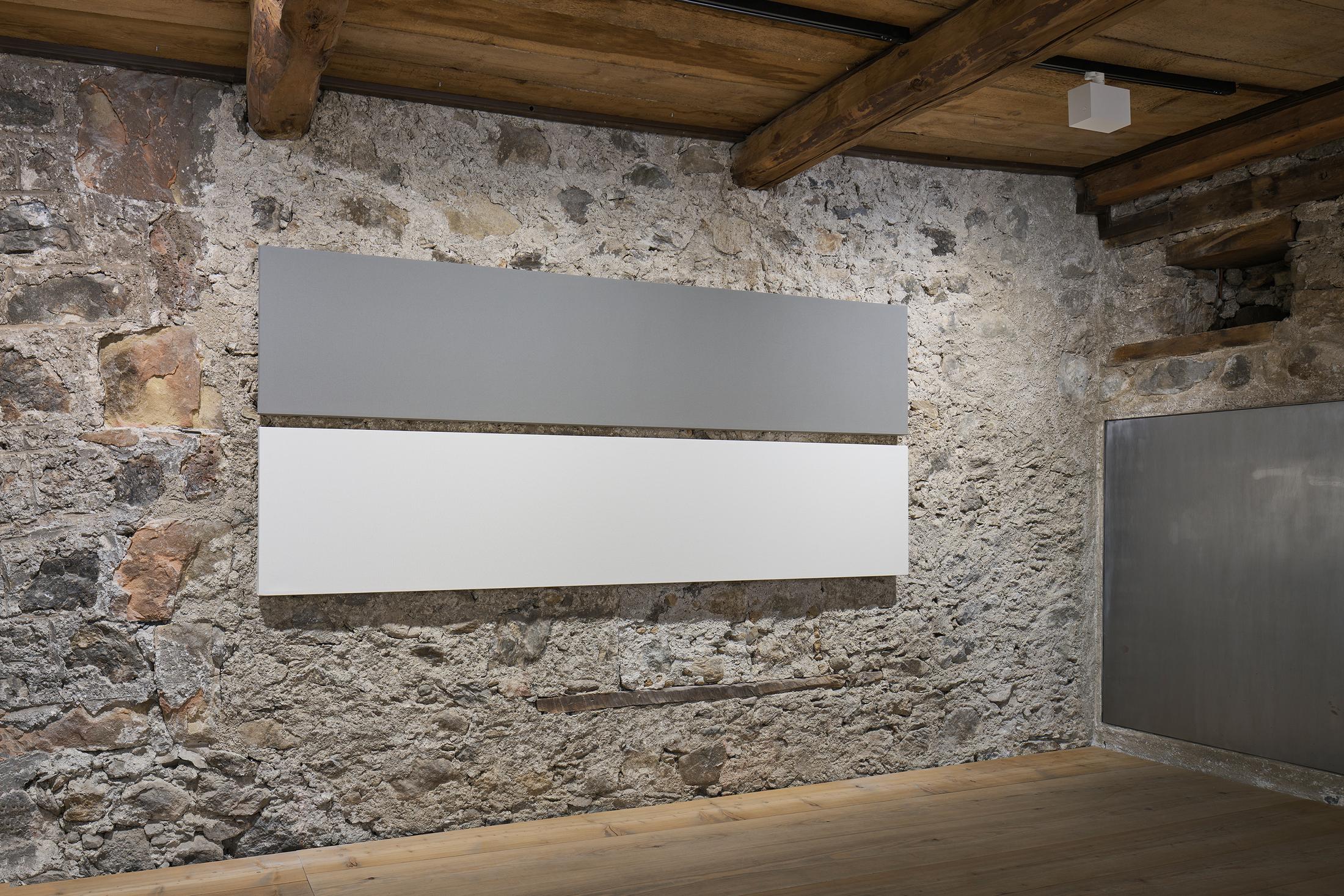 Exhibition View Alan Charlton Soloshow «It Started with a Chameleon; view on Unpainted and Painted, 2018» at Galerie Tschudi, Zuoz, 2019 / Photo: Ralph Feiner, Malans / courtesy: the artist and Galerie Tschudi