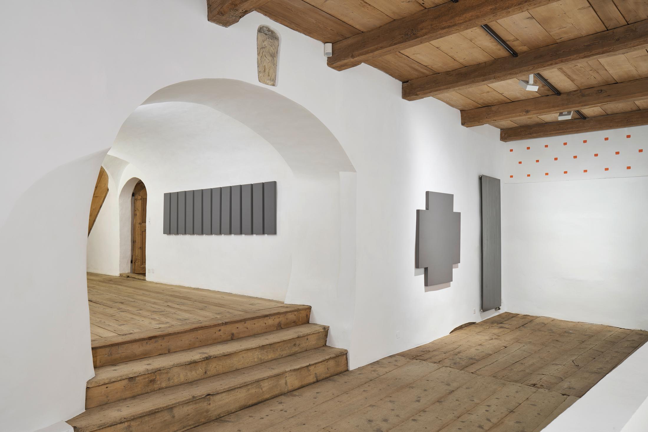 Exhibition View Alan Charlton Soloshow «It Started with a Chameleon» at Galerie Tschudi, Zuoz, 2019 / Photo: Ralph Feiner, Malans / courtesy: the artist and Galerie Tschudi