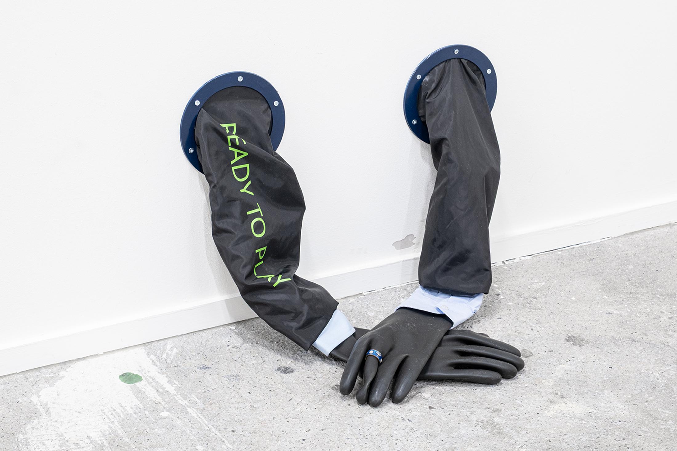Exhibition View Group Show «Collections d’Artistes; view on Salomé Engel, Ready to play, 2024, latex, aluminium, fabric, ring, 40 x 20 cm» at Le Commun, Geneva, 2025 / Photo: Daniel Leal / Courtesy: Spielact Festival
