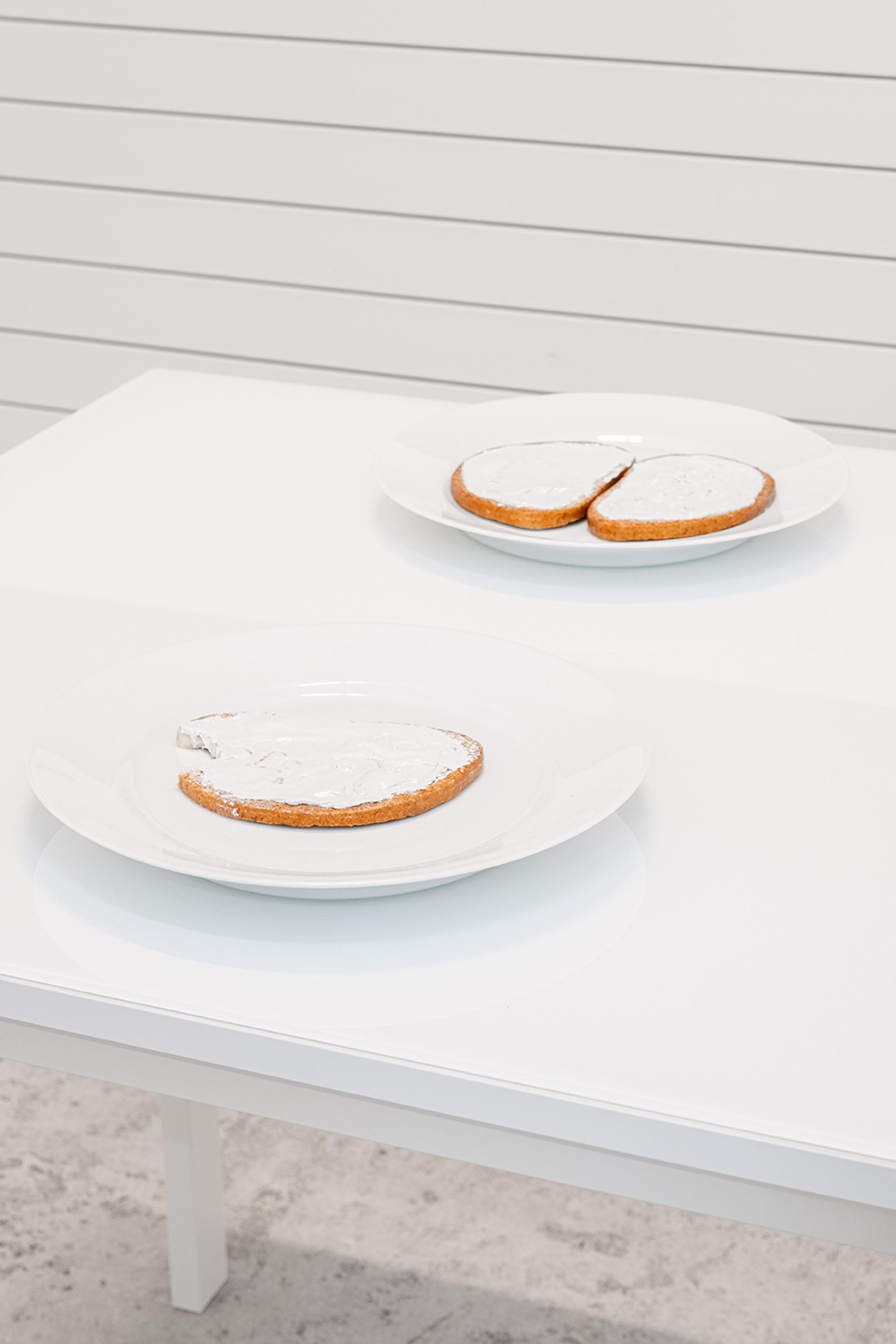 Exhibition View Group Show «Collections d’Artistes; view on Nina Rieben, Routine dreams, 2024, plastic, acrylic paint, table, 75 x 75 x 75 cm» at Le Commun, Geneva, 2025 / Photo: Daniel Leal / Courtesy: Spielact Festival