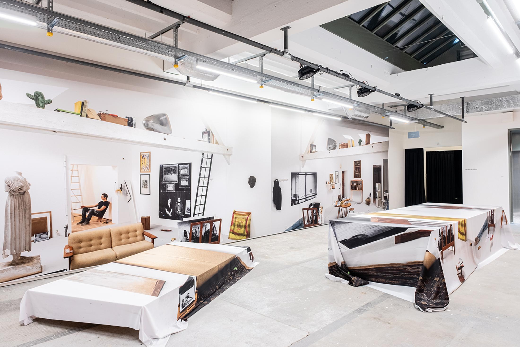 Exhibition View Group Show «Collections d’Artistes; view on Emmanuelle Lainé, Une Méthode des lieux, 2025, site-specific photographic installation, prints on textile, wood, variable dimensions» at Le Commun, Geneva, 2025 / Photo: Daniel Leal / Courtesy: Spielact Festival